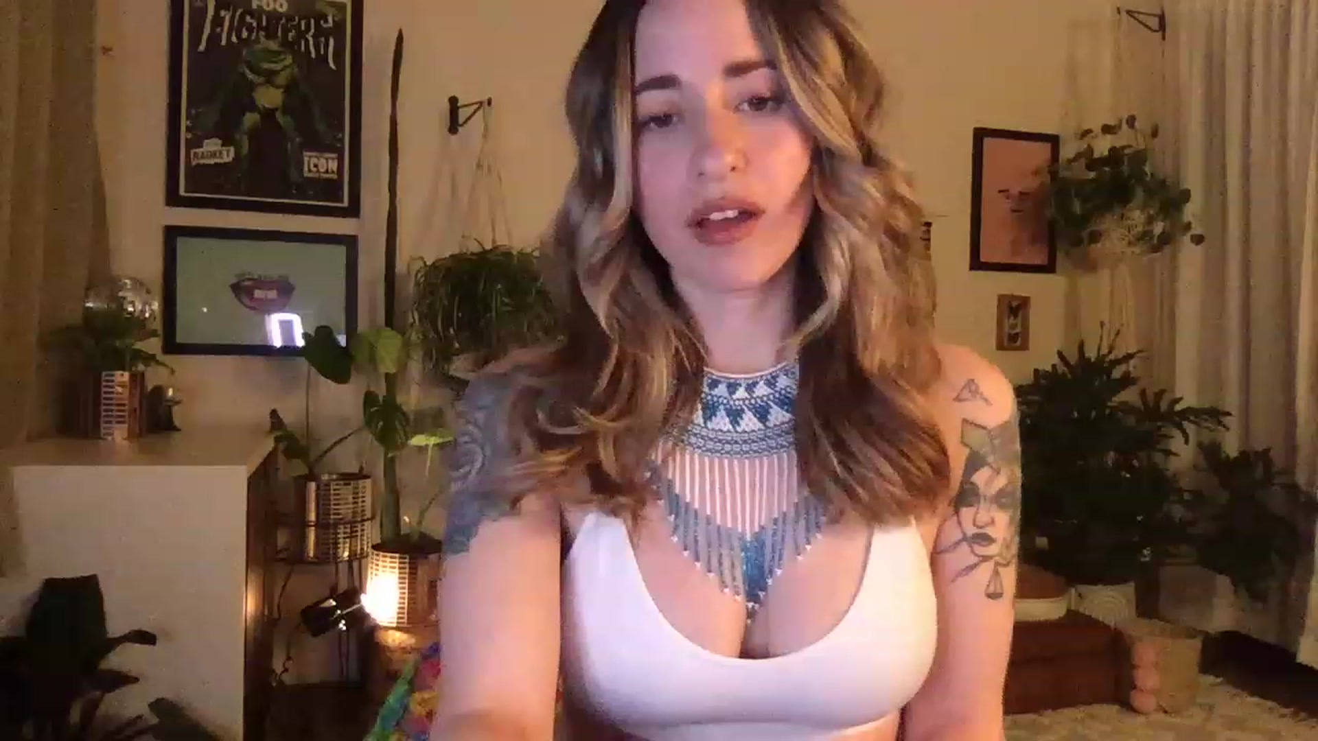 Gallery image thumbnail from PhoebeWoods's myfreecams stream on, 02/13/2023, 04:03 image 5 of 20