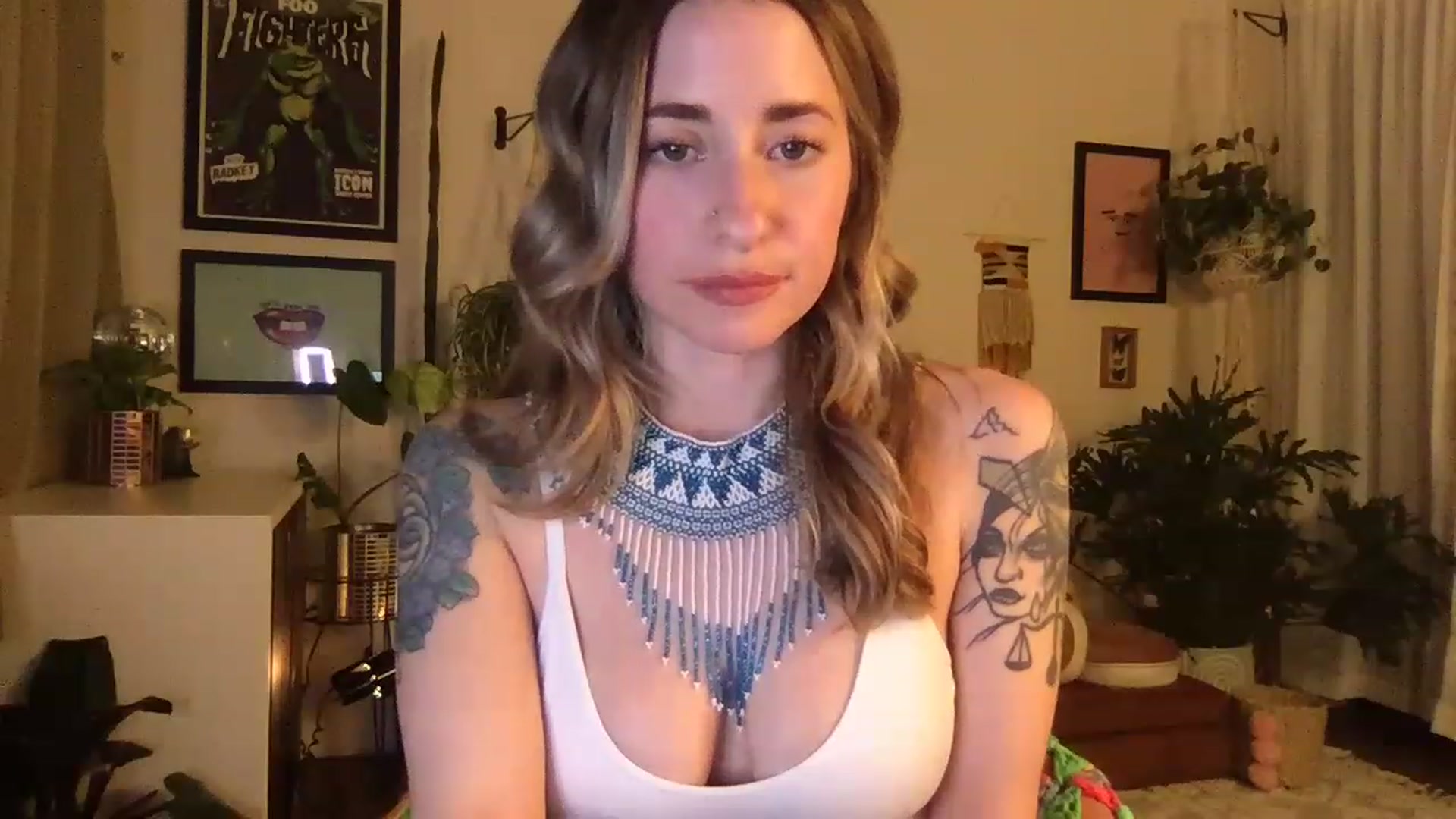 Gallery image thumbnail from PhoebeWoods's myfreecams stream on, 02/13/2023, 04:03 image 15 of 20