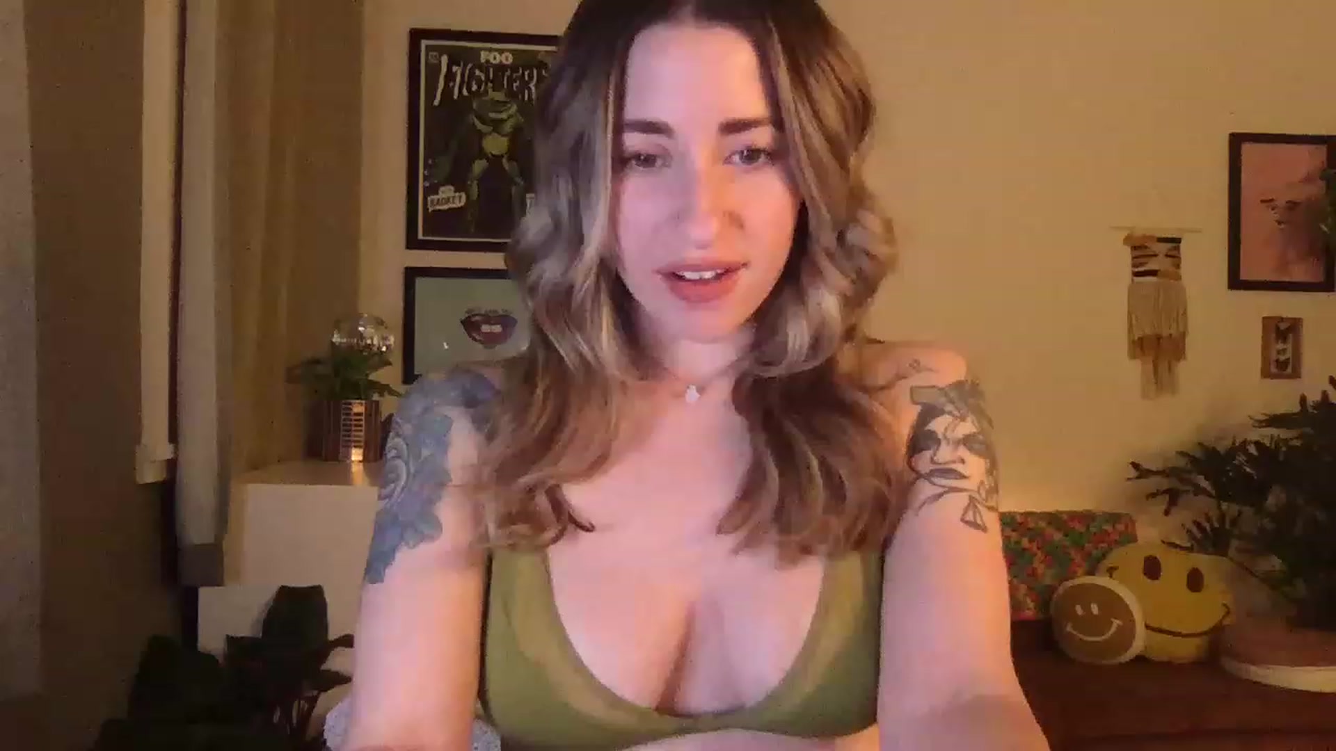 Gallery image thumbnail from PhoebeWoods's myfreecams stream on, 02/14/2023, 03:32 image 5 of 20