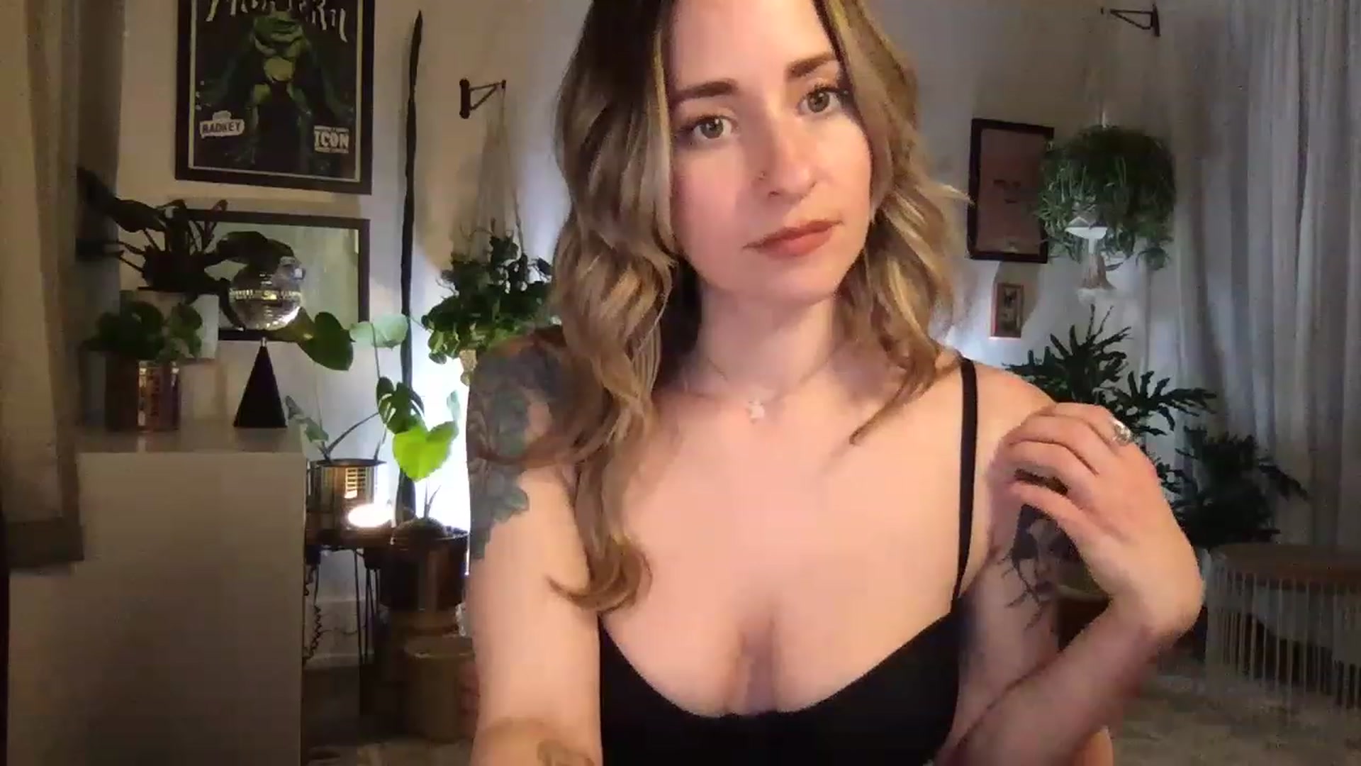 Gallery image thumbnail from PhoebeWoods's myfreecams stream on, 02/17/2023, 04:14 image 18 of 20