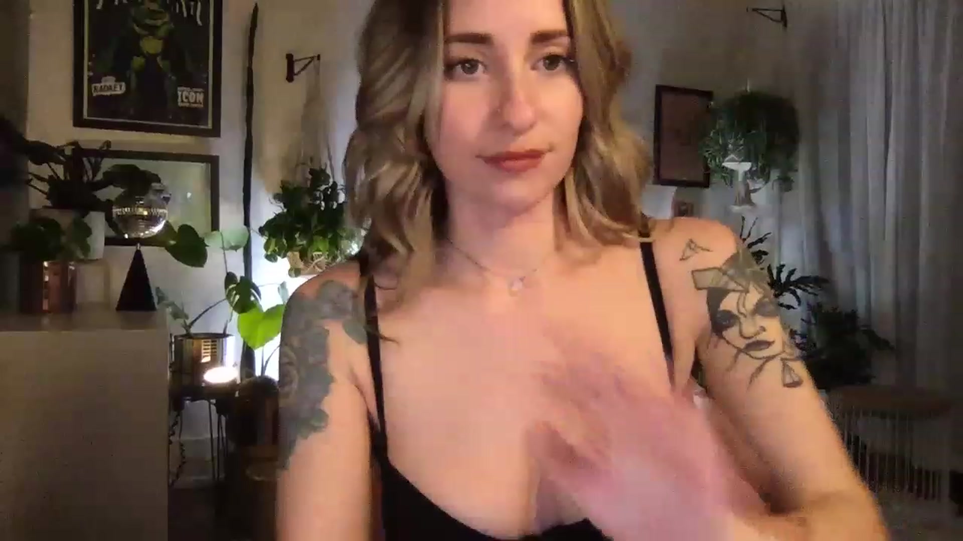 Gallery image thumbnail from PhoebeWoods's myfreecams stream on, 02/17/2023, 04:14 image 19 of 20