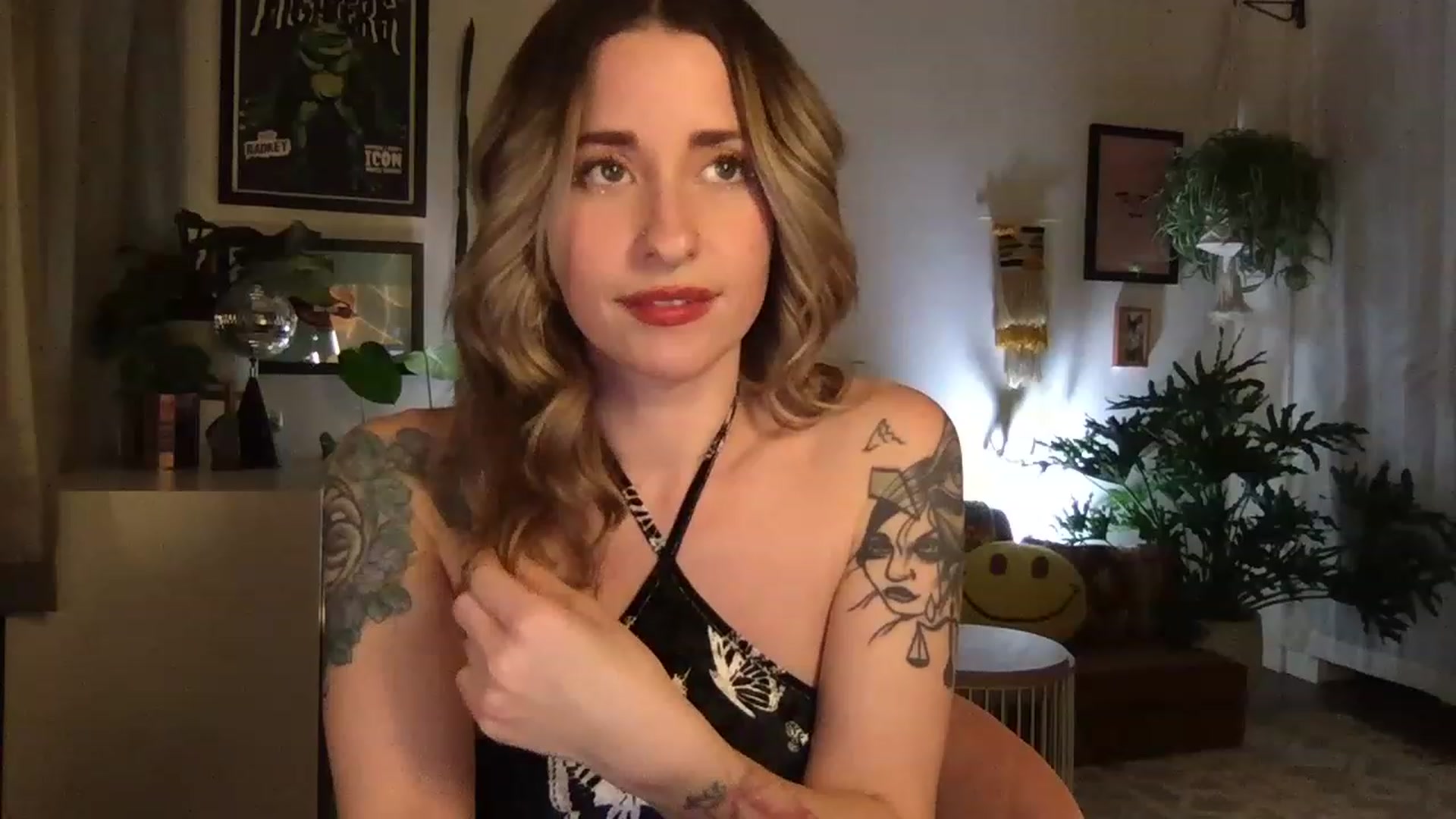 Gallery image thumbnail from PhoebeWoods's myfreecams stream on, 02/18/2023, 05:30 image 6 of 20