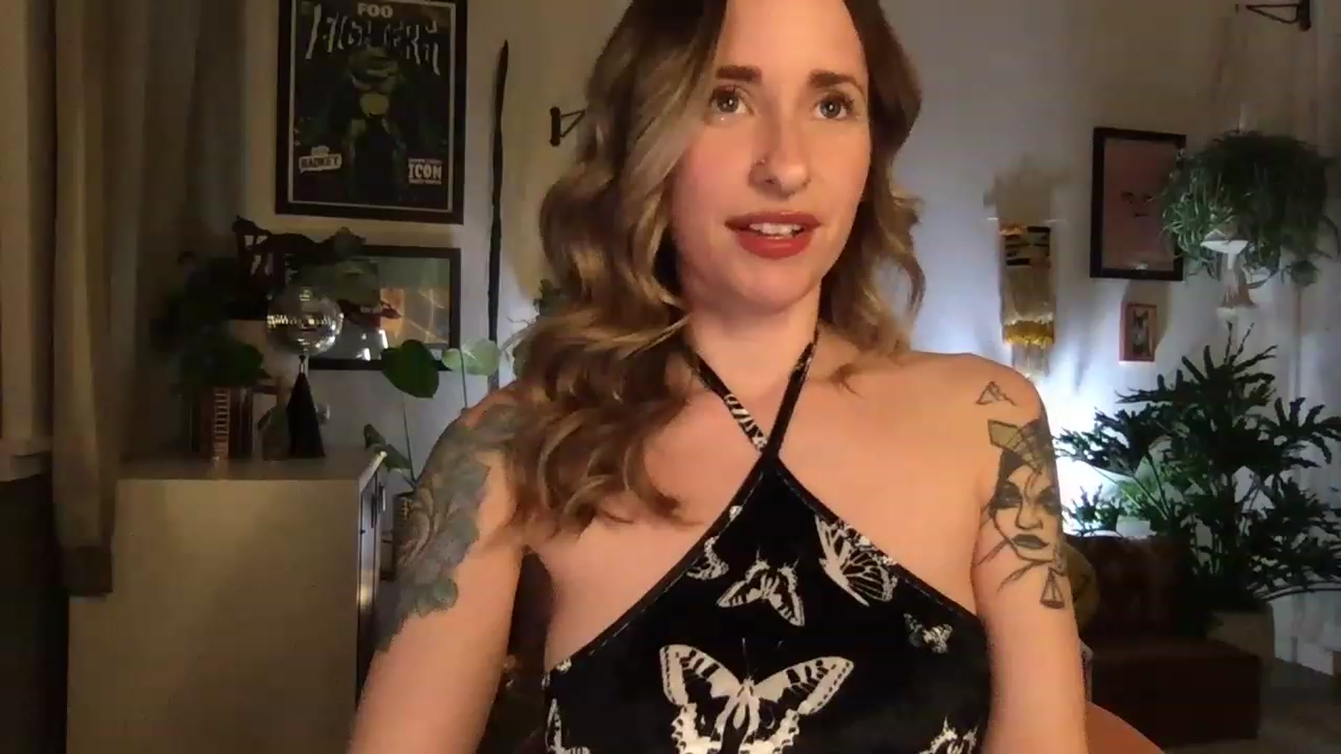 Gallery image thumbnail from PhoebeWoods's myfreecams stream on, 02/18/2023, 05:30 image 8 of 20