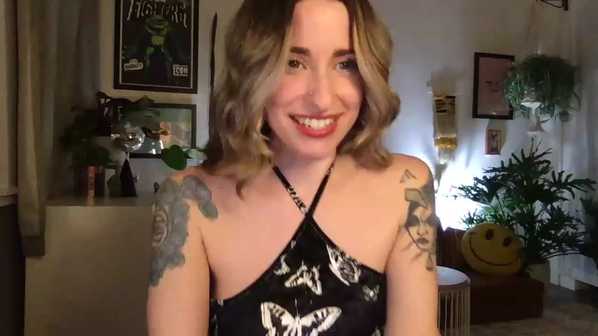 Gallery image thumbnail from PhoebeWoods's myfreecams stream on, 02/18/2023, 05:30 image 2 of 20