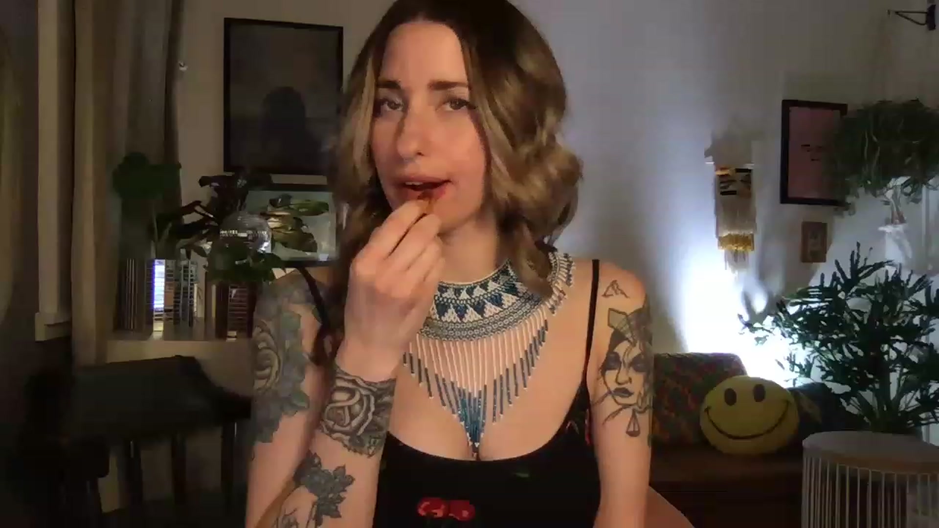 Gallery image thumbnail from PhoebeWoods's myfreecams stream on, 02/25/2023, 04:28 image 5 of 20