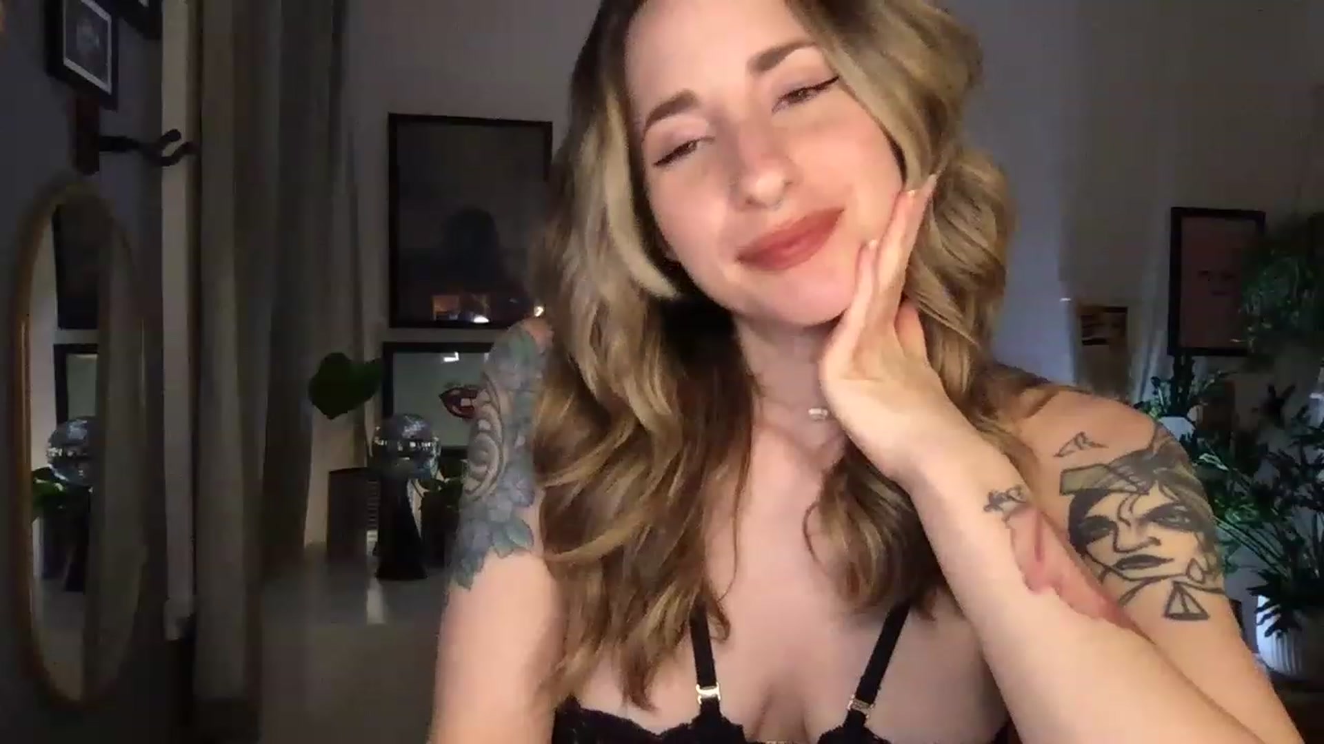 Gallery image thumbnail from PhoebeWoods's myfreecams stream on, 02/26/2023, 04:46 image 18 of 20