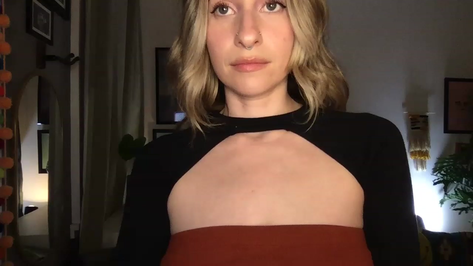 Gallery image thumbnail from PhoebeWoods's myfreecams stream on, 03/02/2023, 04:06 image 3 of 20