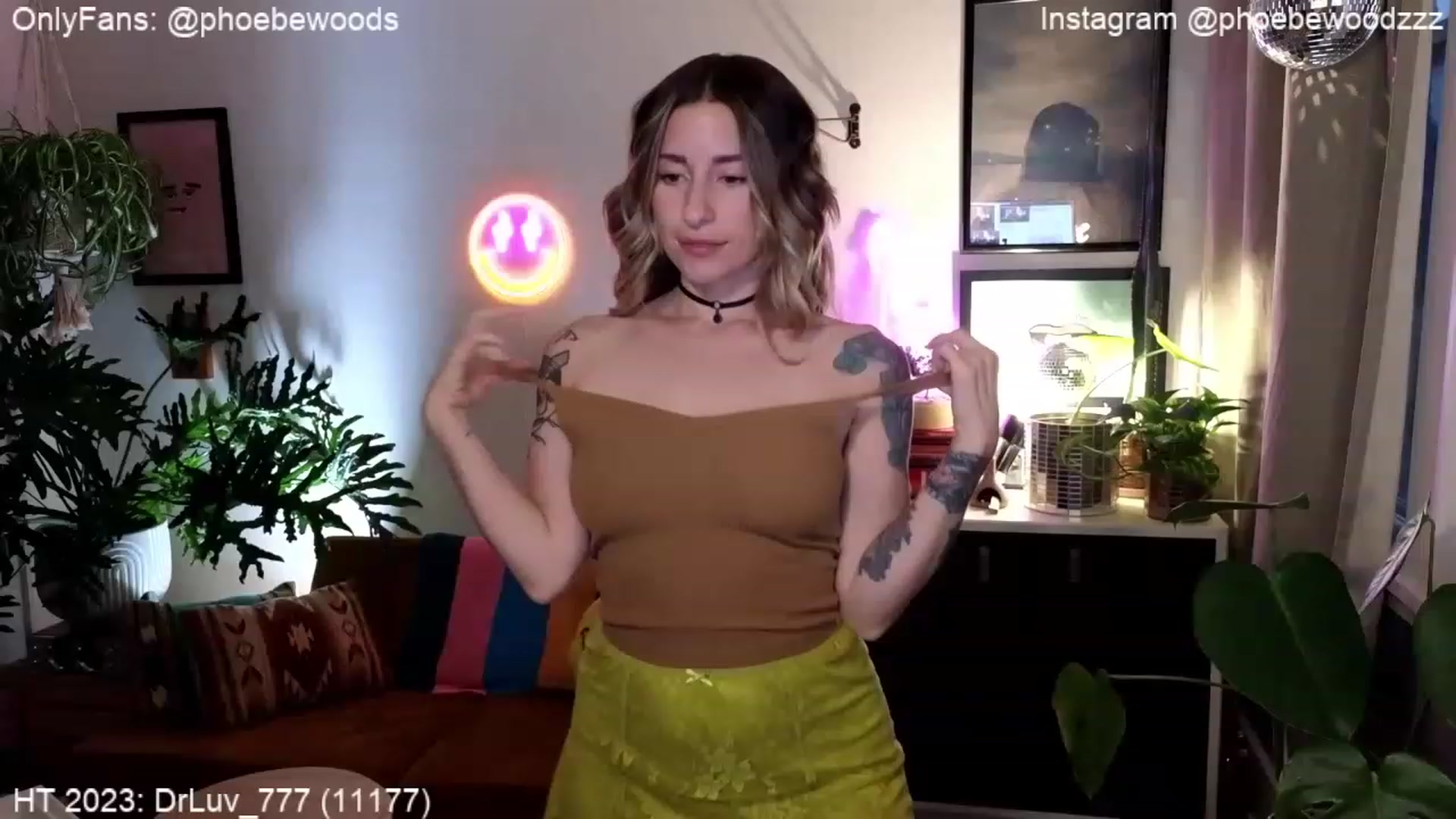 Gallery image thumbnail from PhoebeWoods's myfreecams stream on, 06/29/2023, 02:03 image 10 of 20