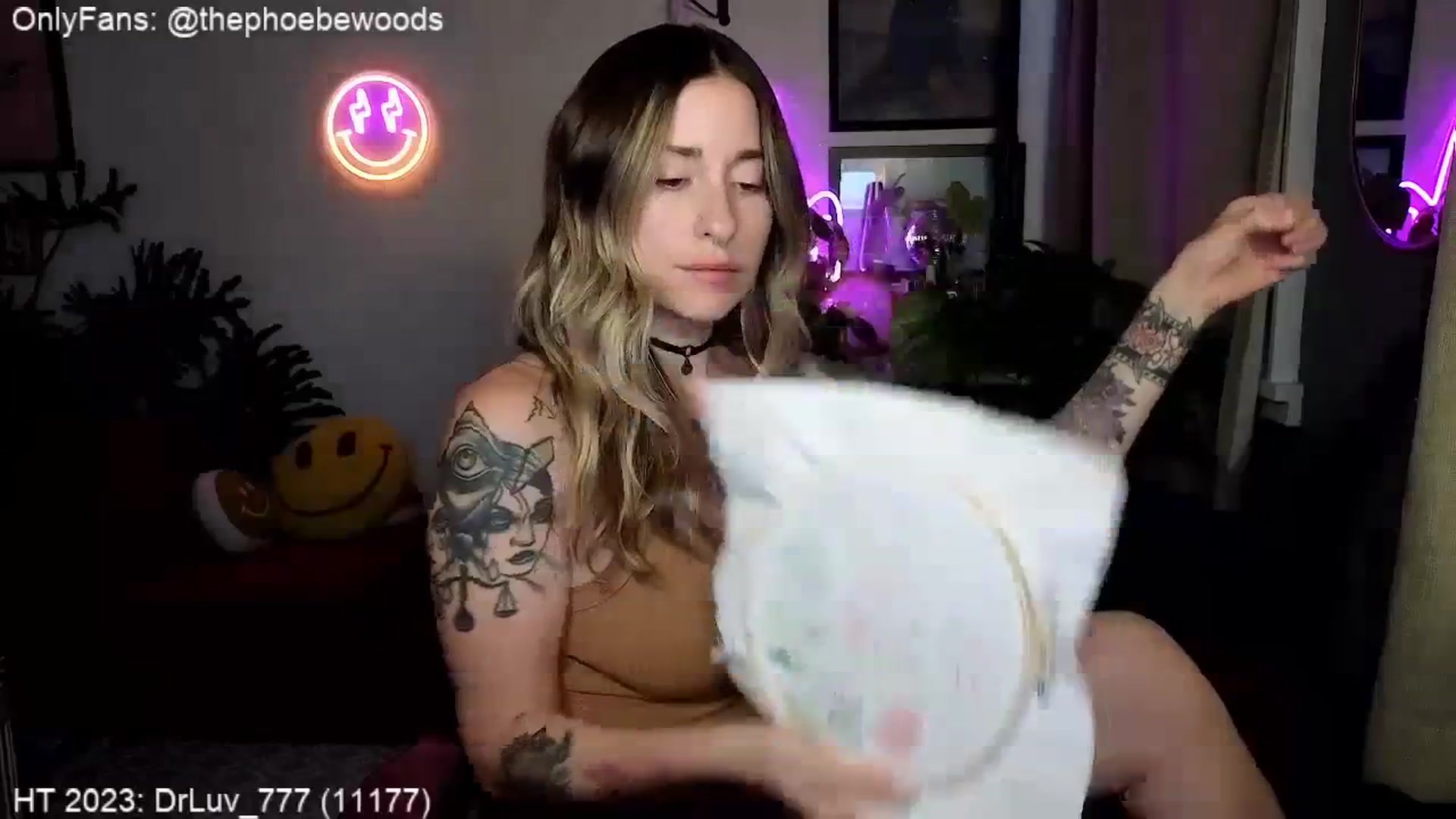 Gallery image thumbnail from PhoebeWoods's myfreecams stream on, 09/24/2023, 23:21 image 17 of 20