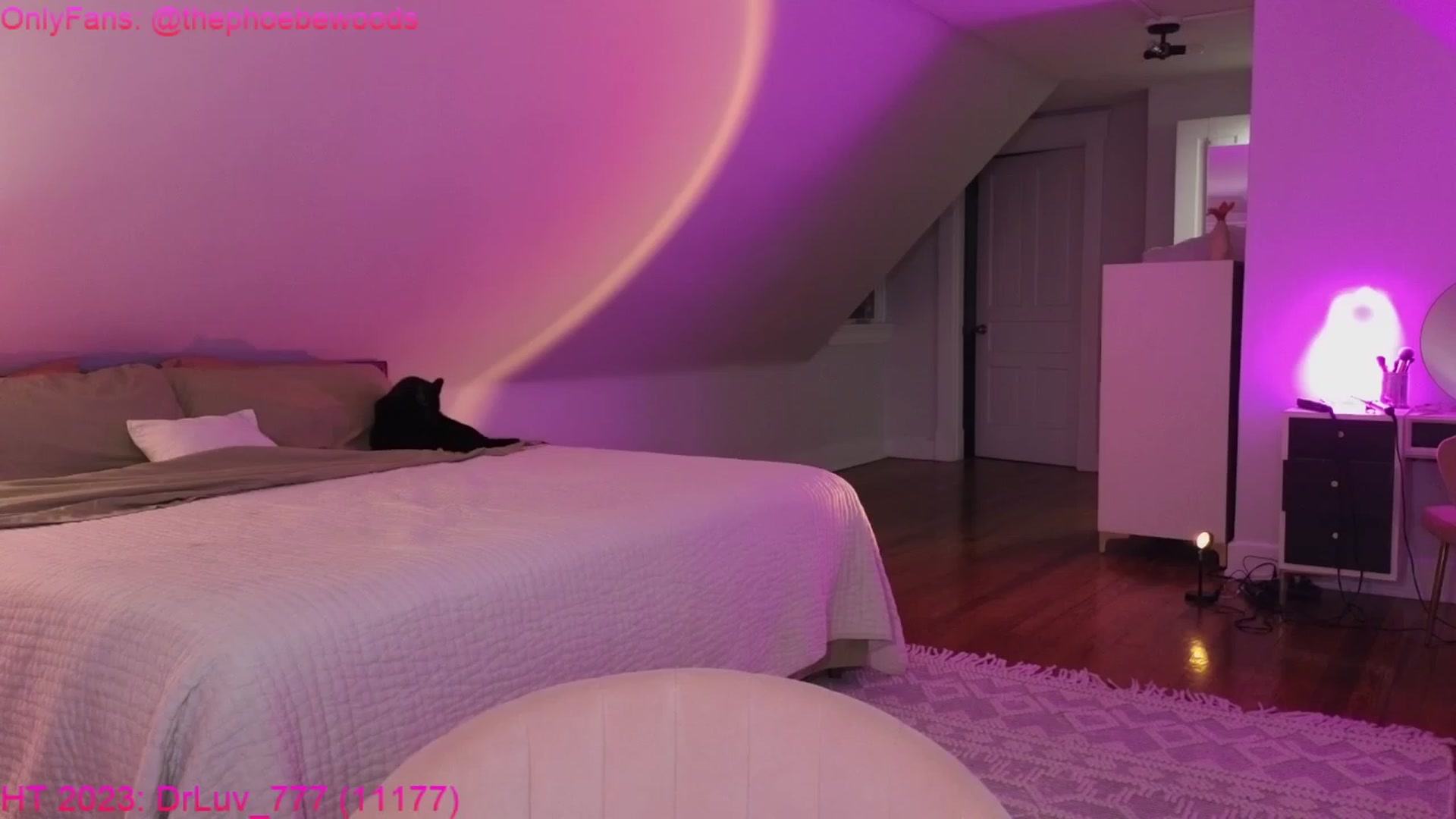 Gallery image thumbnail from PhoebeWoods's myfreecams stream on, 11/21/2023, 04:09 image 16 of 20