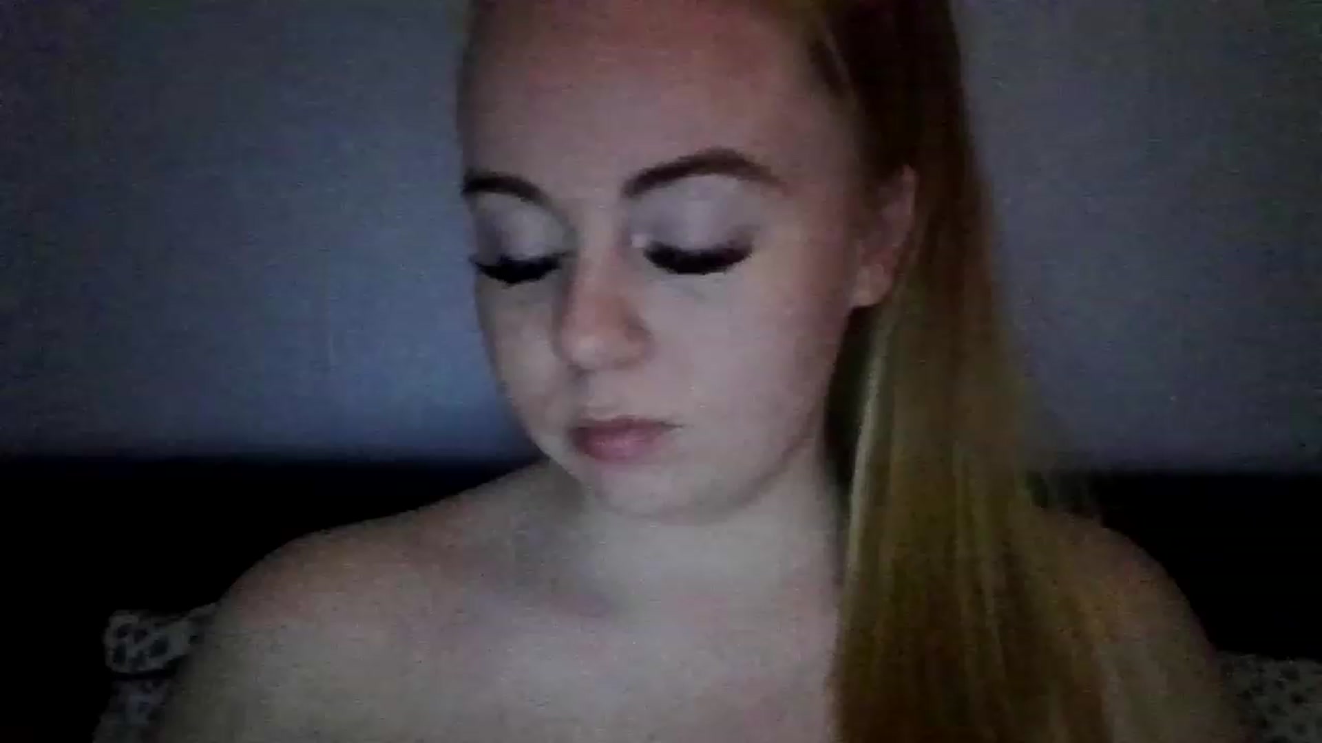 Gallery image thumbnail from Piddsmrandmrs's myfreecams stream on, 04/17/2023, 12:16 image 13 of 20