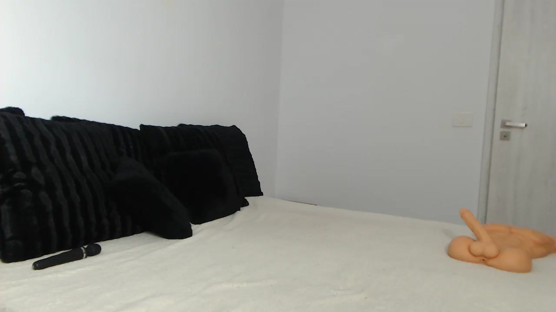 Gallery image thumbnail from PieceOfArtt's myfreecams stream on, 12/31/2023, 13:47 image 8 of 20