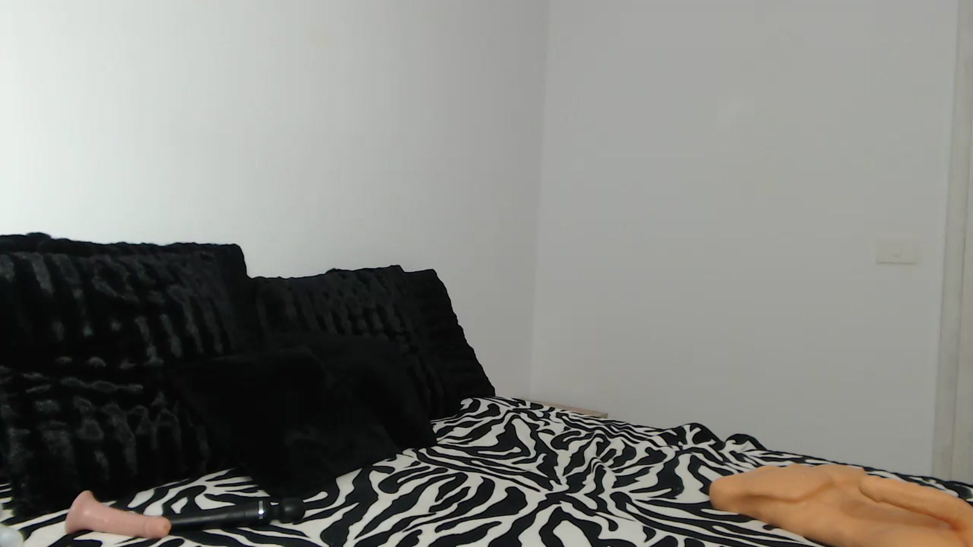 Gallery image thumbnail from PieceOfArtt's myfreecams stream on, 01/04/2024, 14:23 image 18 of 20