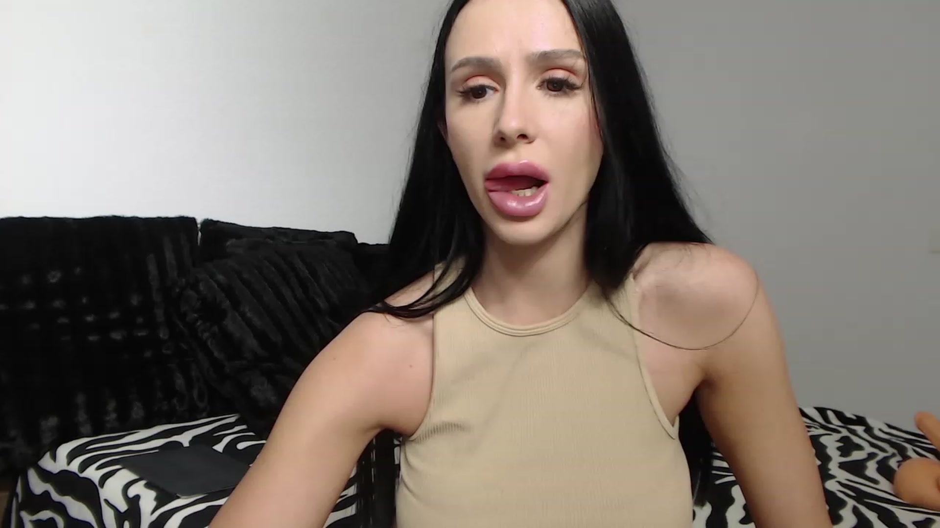 Gallery image thumbnail from PieceOfArtt's myfreecams stream on, 01/12/2024, 15:26 image 14 of 20