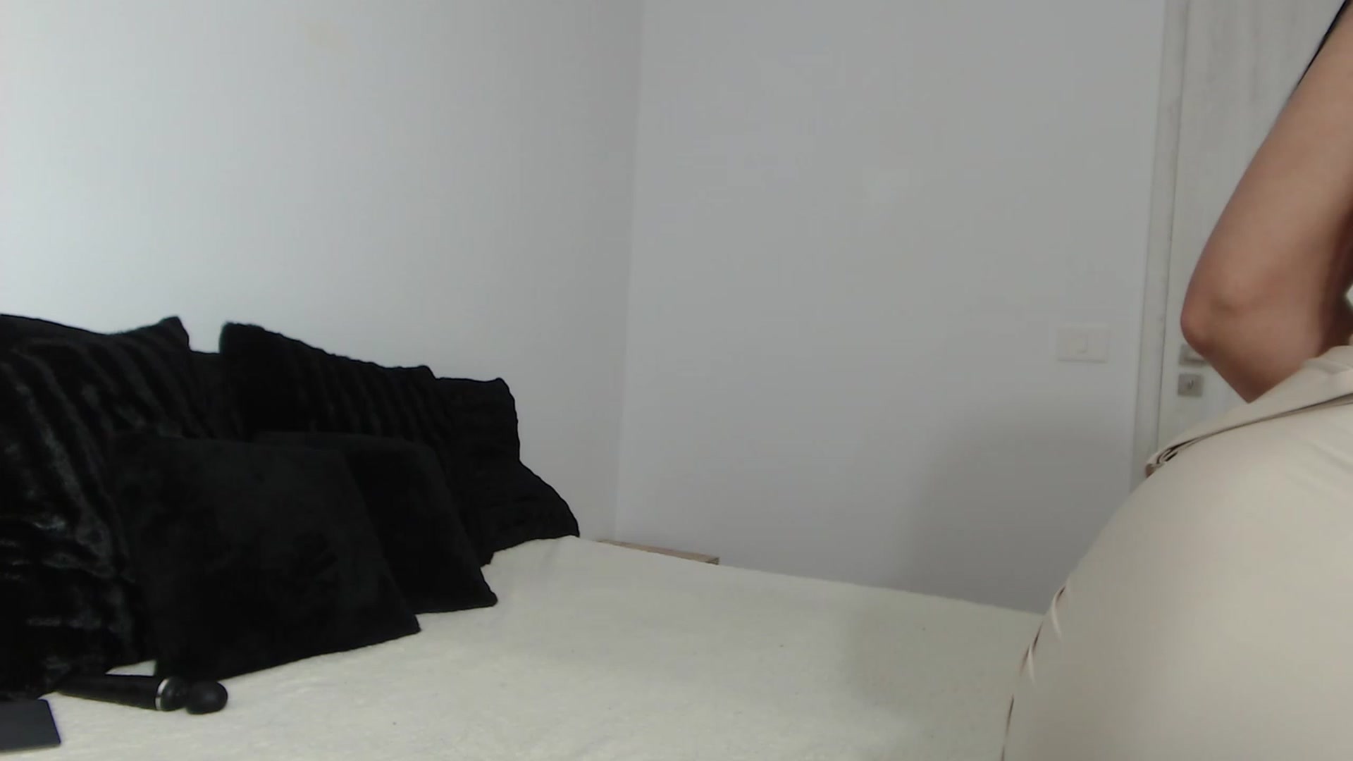 Gallery image thumbnail from PieceOfArtt's myfreecams stream on, 01/27/2024, 11:10 image 13 of 20