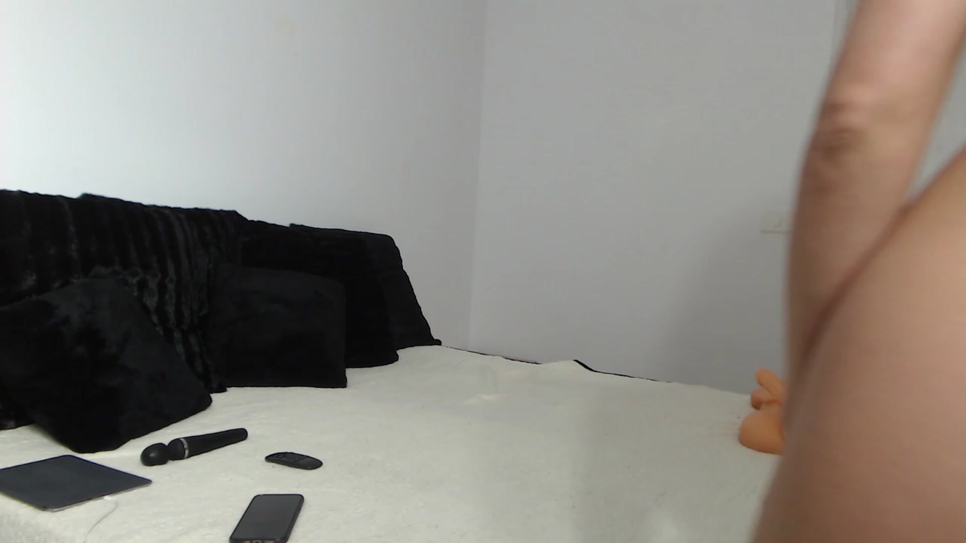 Gallery image thumbnail from PieceOfArtt's myfreecams stream on, 01/28/2024, 17:47 image 17 of 20