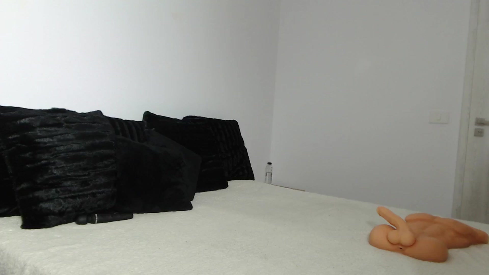 Gallery image thumbnail from PieceOfArtt's myfreecams stream on, 02/16/2024, 16:02 image 7 of 20