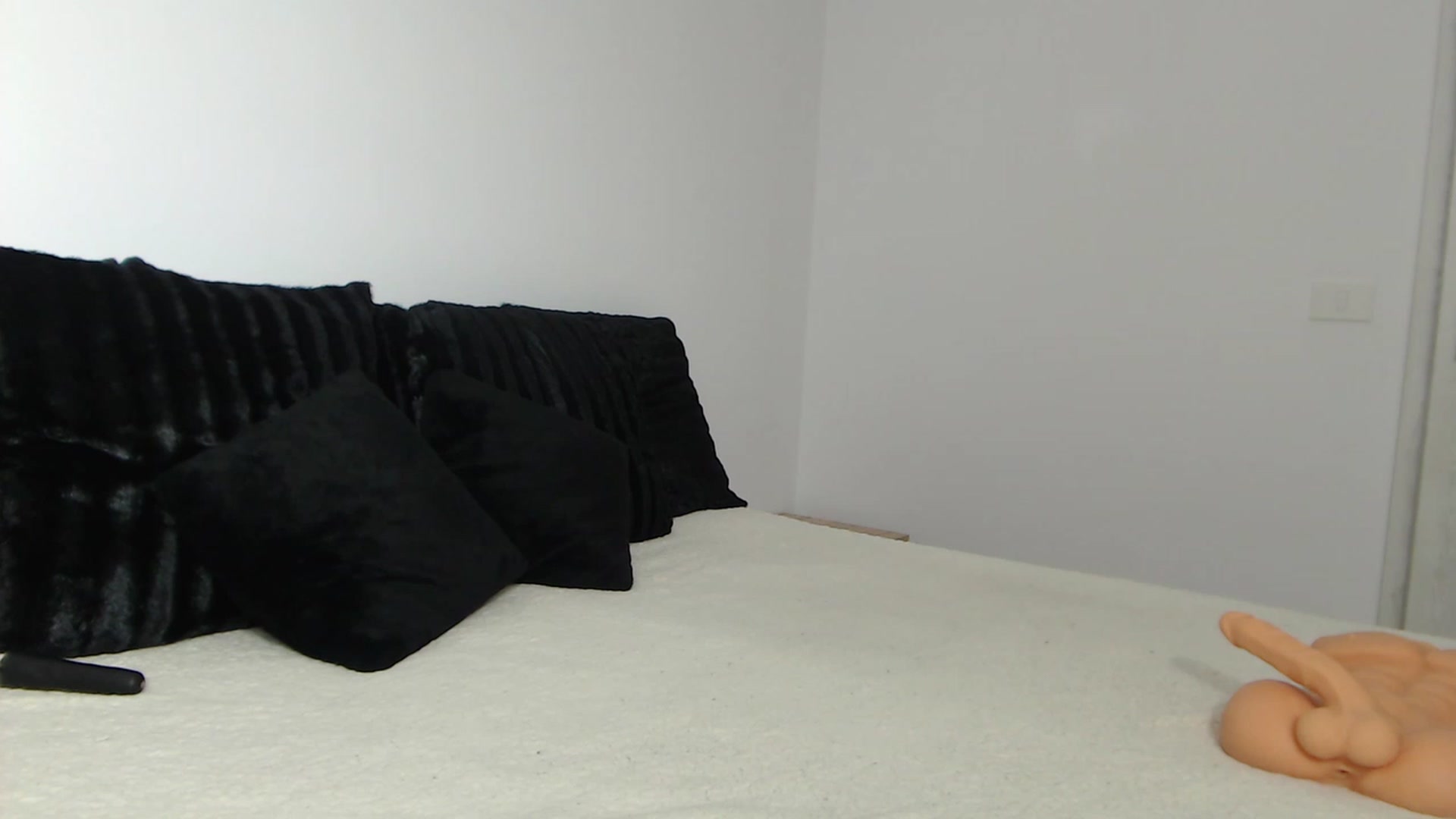 Gallery image thumbnail from PieceOfArtt's myfreecams stream on, 02/21/2024, 13:37 image 15 of 20