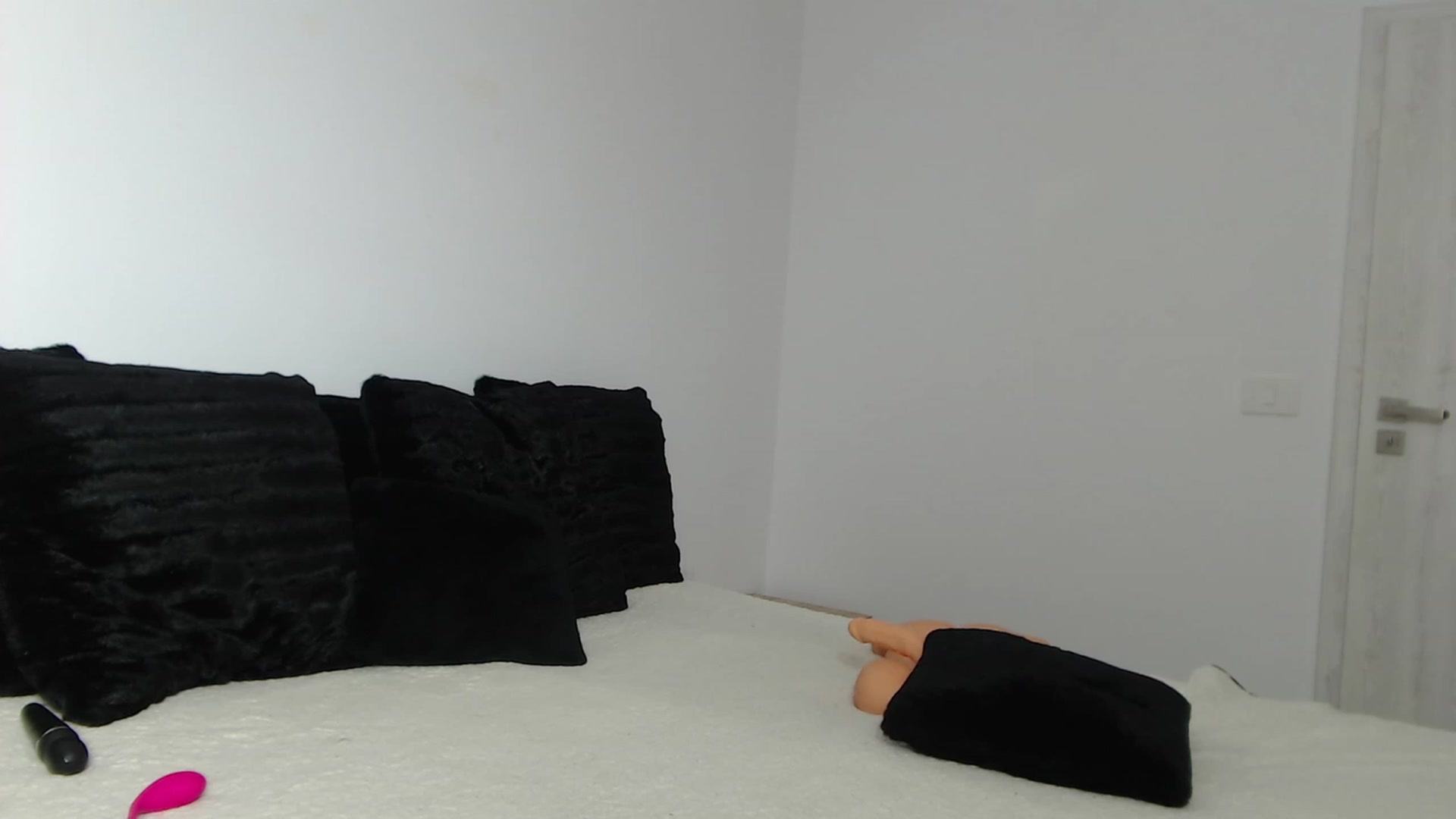 Gallery image thumbnail from PieceOfArtt's myfreecams stream on, 03/01/2024, 16:18 image 19 of 20