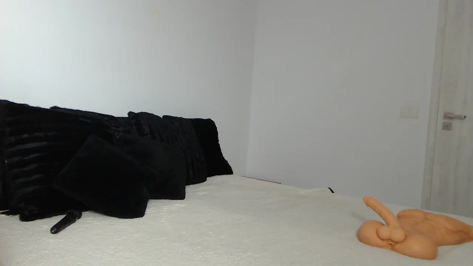 Gallery image thumbnail from PieceOfArtt's myfreecams stream on, 03/17/2024, 11:10 image 20 of 20