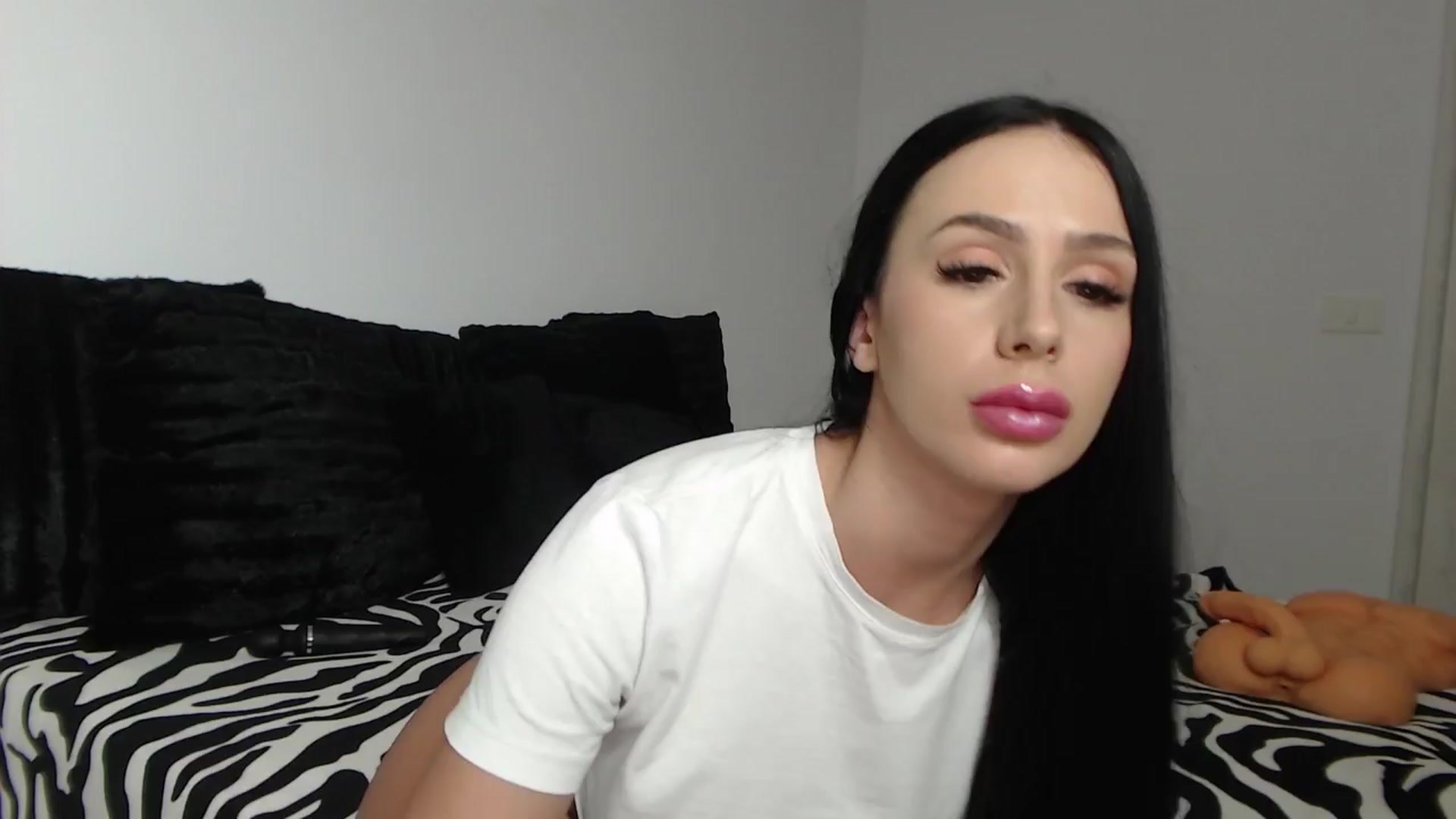Gallery image thumbnail from PieceOfArtt's myfreecams stream on, 04/14/2024, 12:21 image 17 of 20