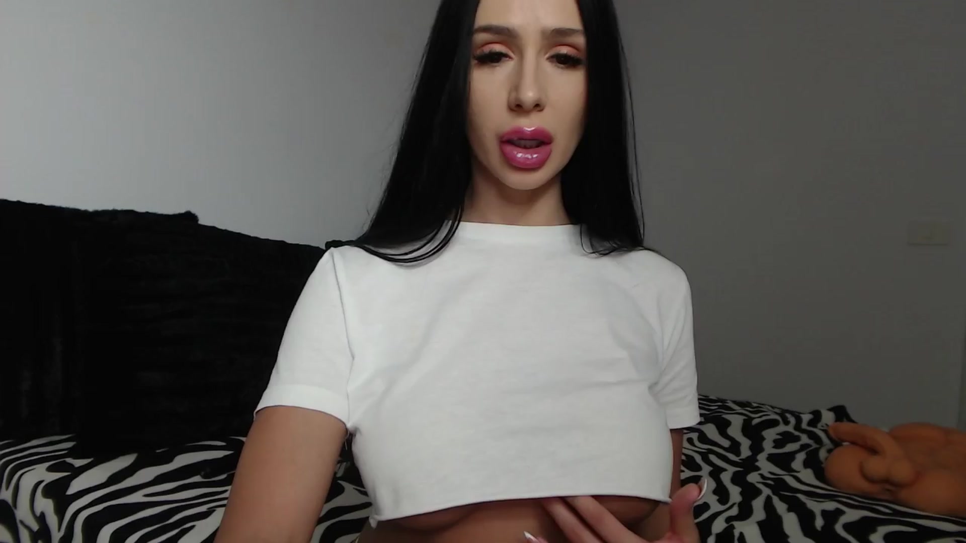 Gallery image thumbnail from PieceOfArtt's myfreecams stream on, 04/14/2024, 12:21 image 2 of 20
