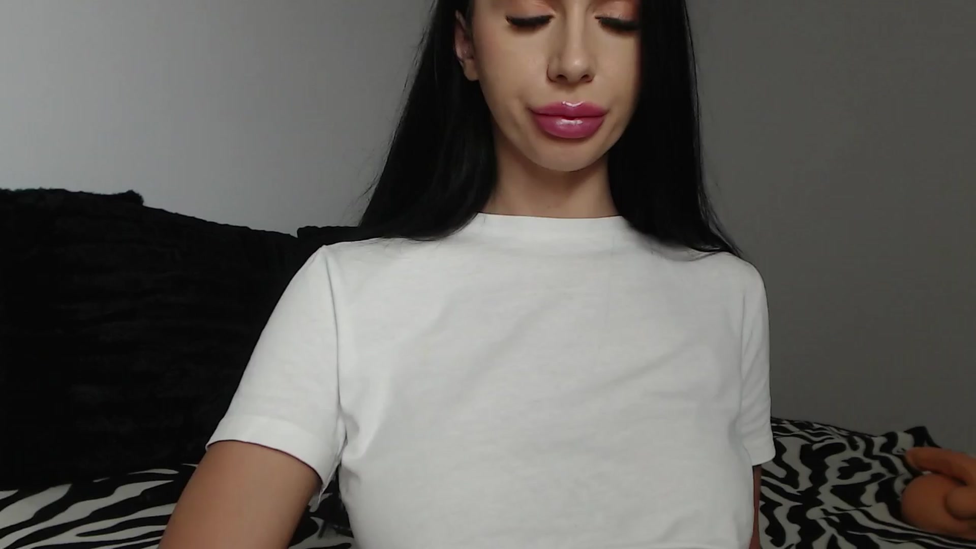 Gallery image thumbnail from PieceOfArtt's myfreecams stream on, 04/14/2024, 12:21 image 12 of 20