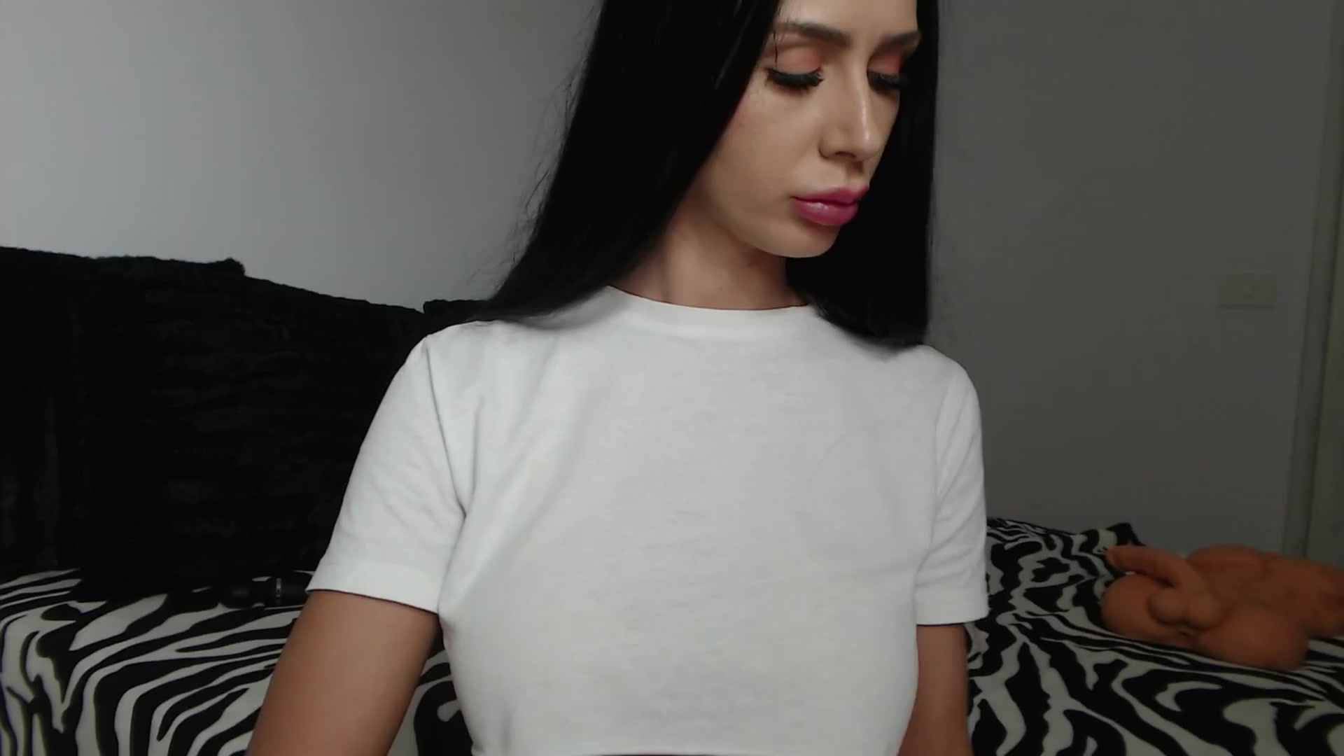 Gallery image thumbnail from PieceOfArtt's myfreecams stream on, 04/14/2024, 12:21 image 19 of 20