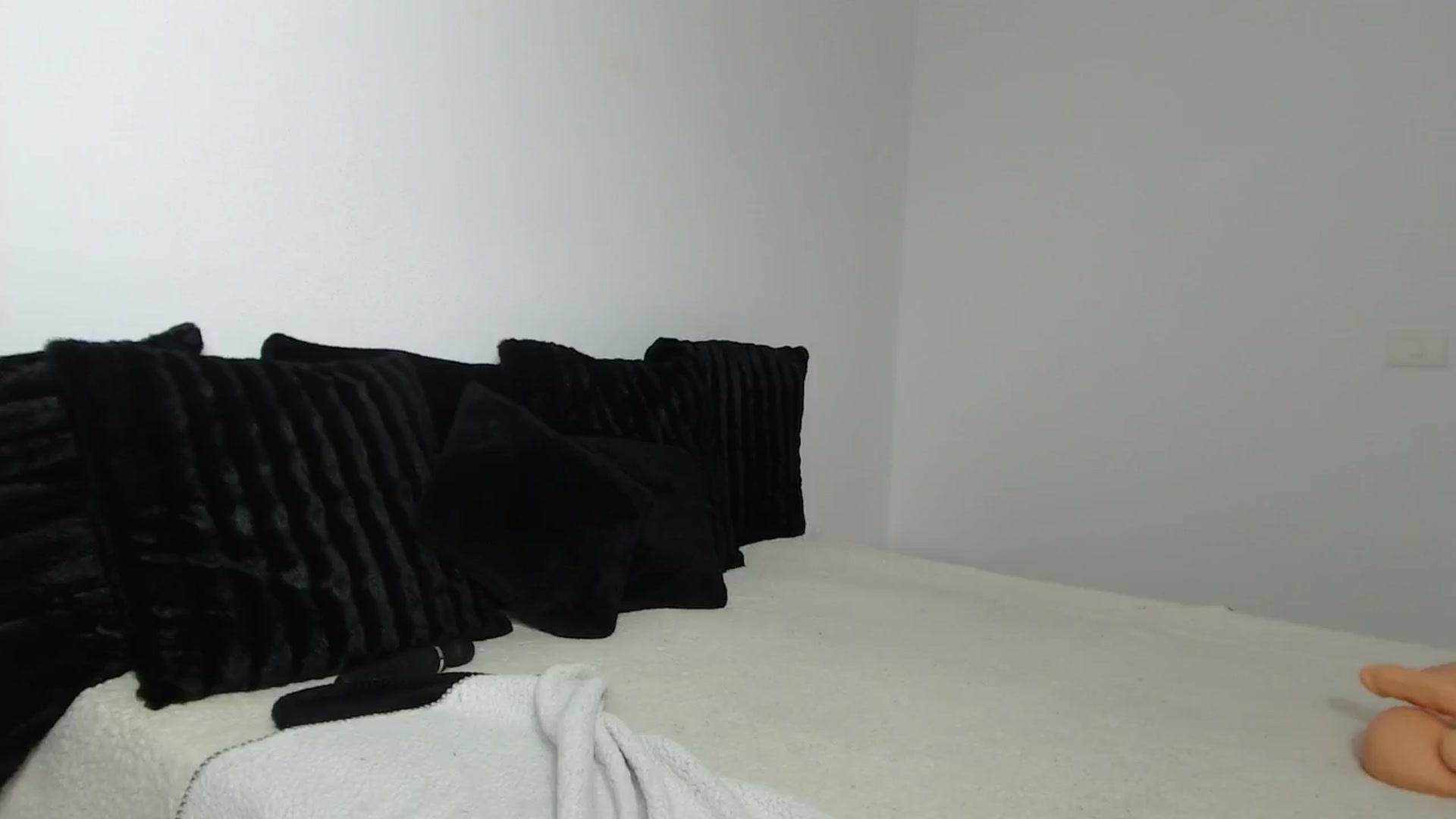Gallery image thumbnail from PieceOfArtt's myfreecams stream on, 05/06/2024, 11:10 image 6 of 20