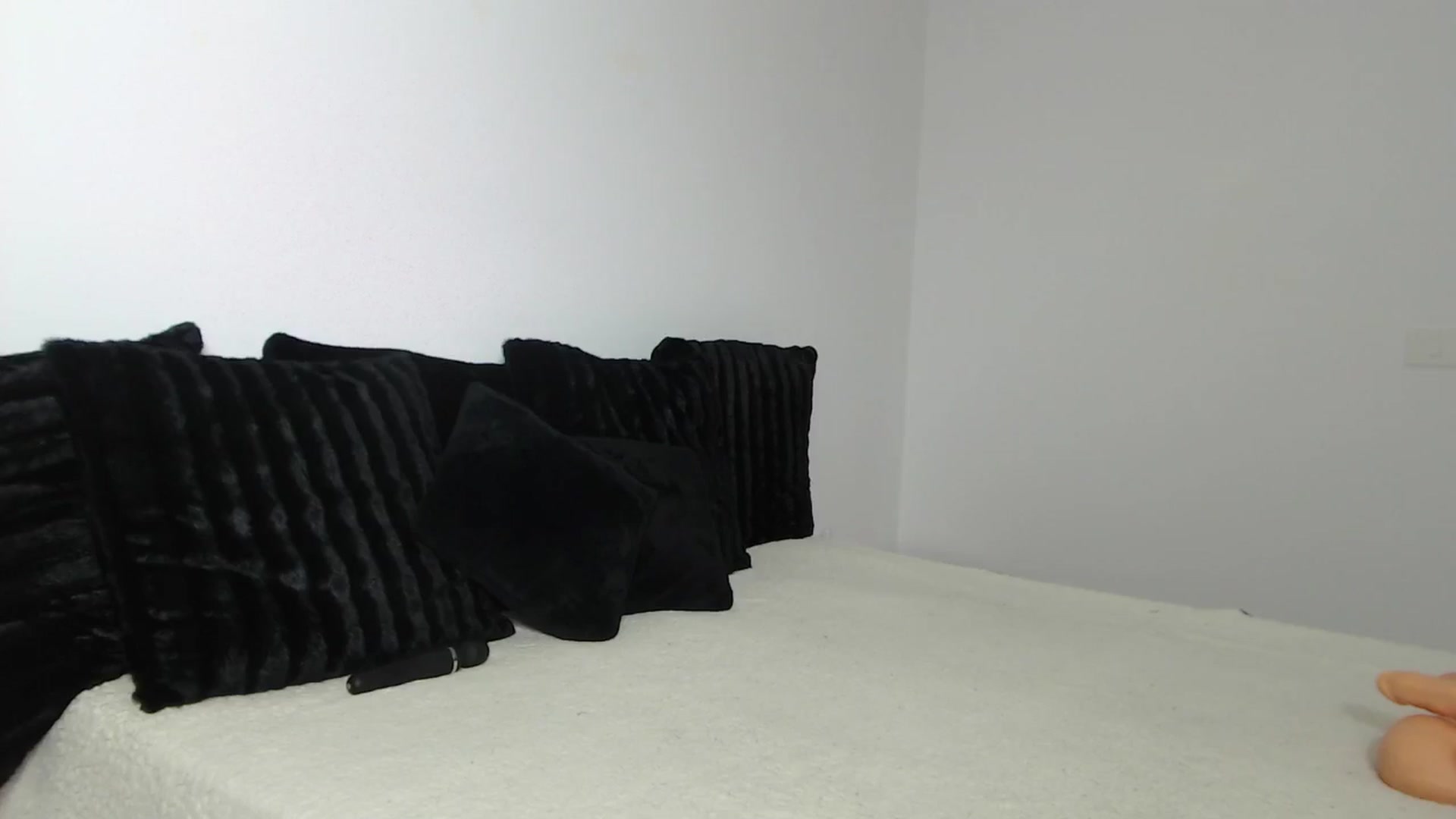 Gallery image thumbnail from PieceOfArtt's myfreecams stream on, 05/06/2024, 11:10 image 20 of 20