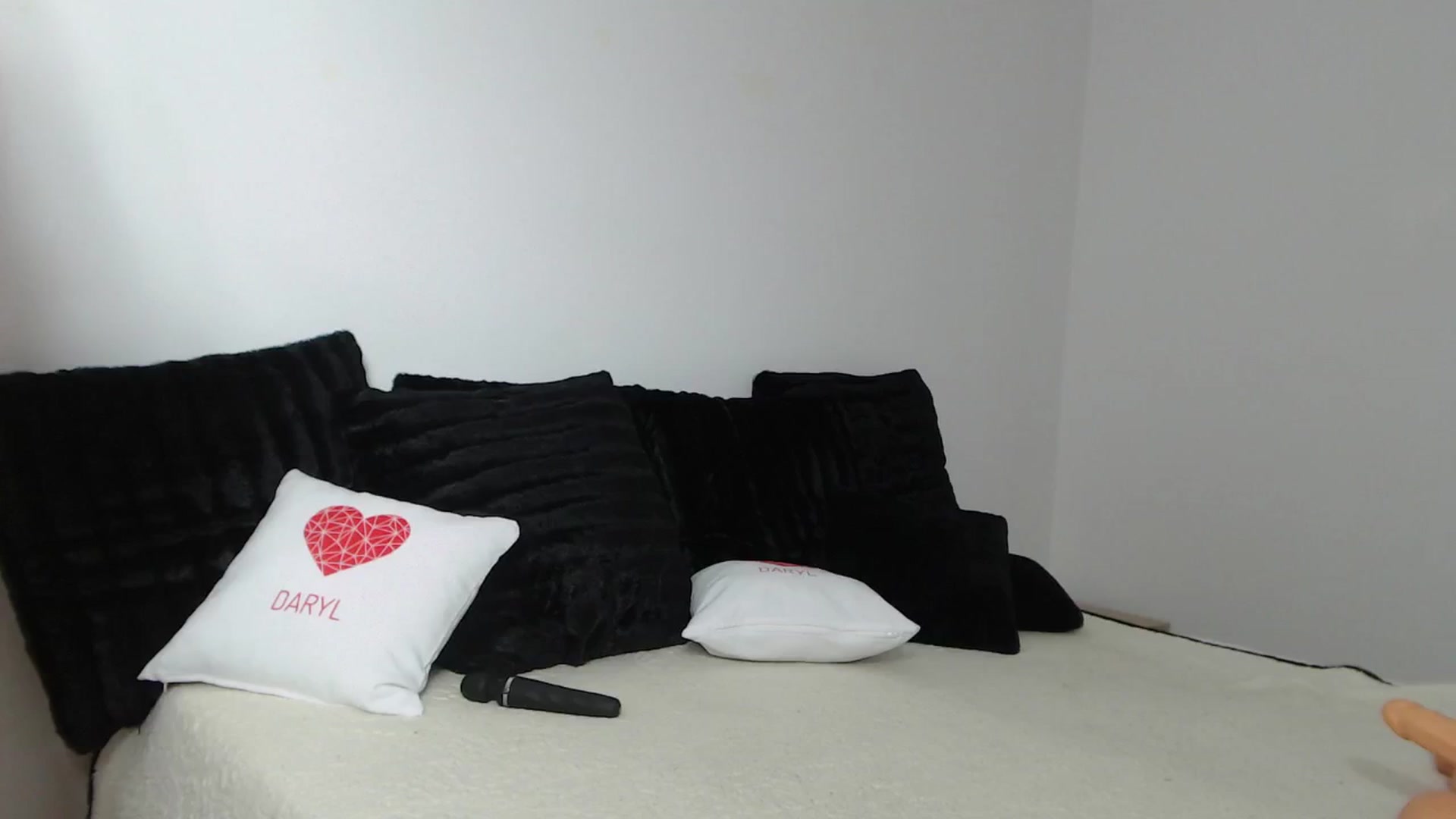 Gallery image thumbnail from PieceOfArtt's myfreecams stream on, 05/18/2024, 15:25 image 1 of 20