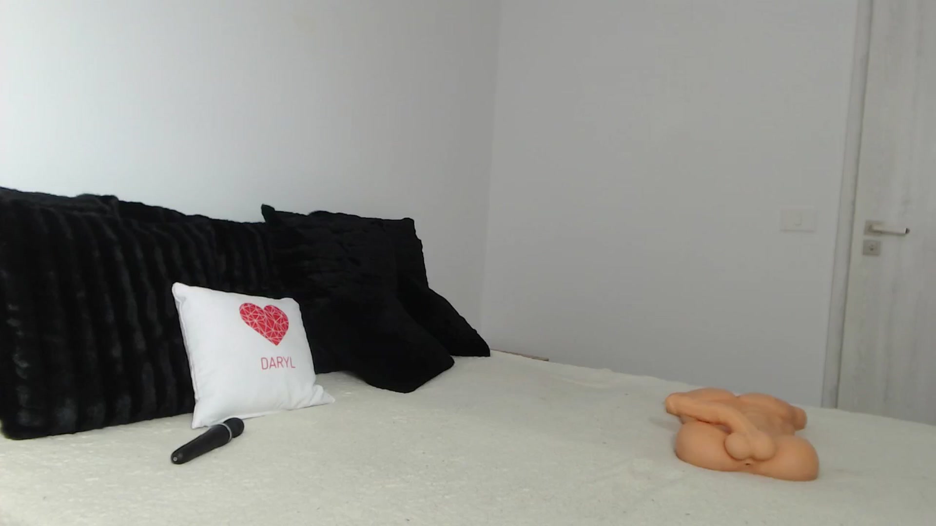 Gallery image thumbnail from PieceOfArtt's myfreecams stream on, 05/19/2024, 15:24 image 8 of 20
