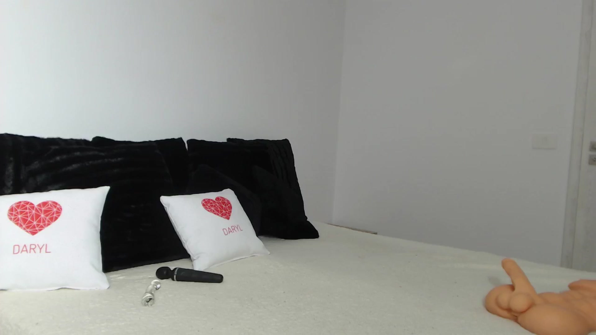 Gallery image thumbnail from PieceOfArtt's myfreecams stream on, 05/21/2024, 15:29 image 6 of 20