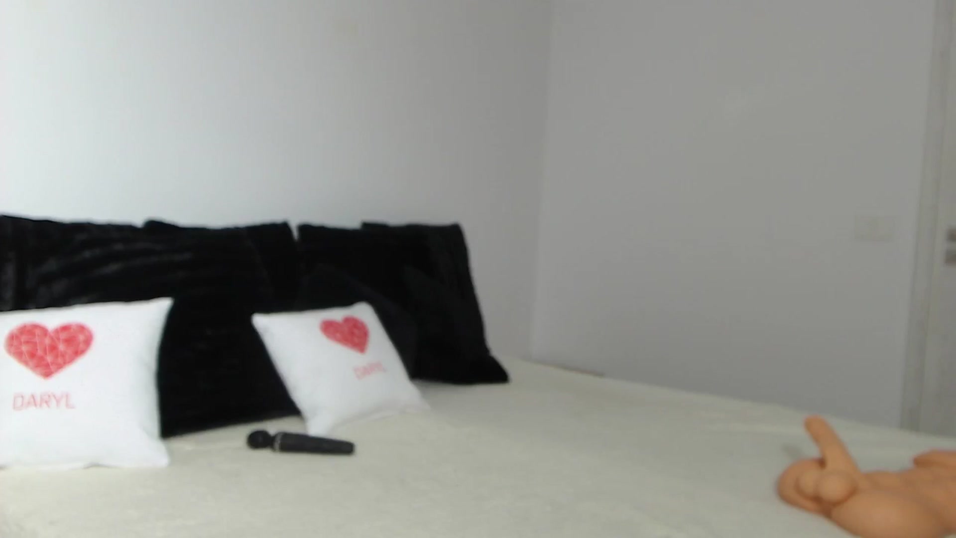 Gallery image thumbnail from PieceOfArtt's myfreecams stream on, 05/21/2024, 15:29 image 5 of 20