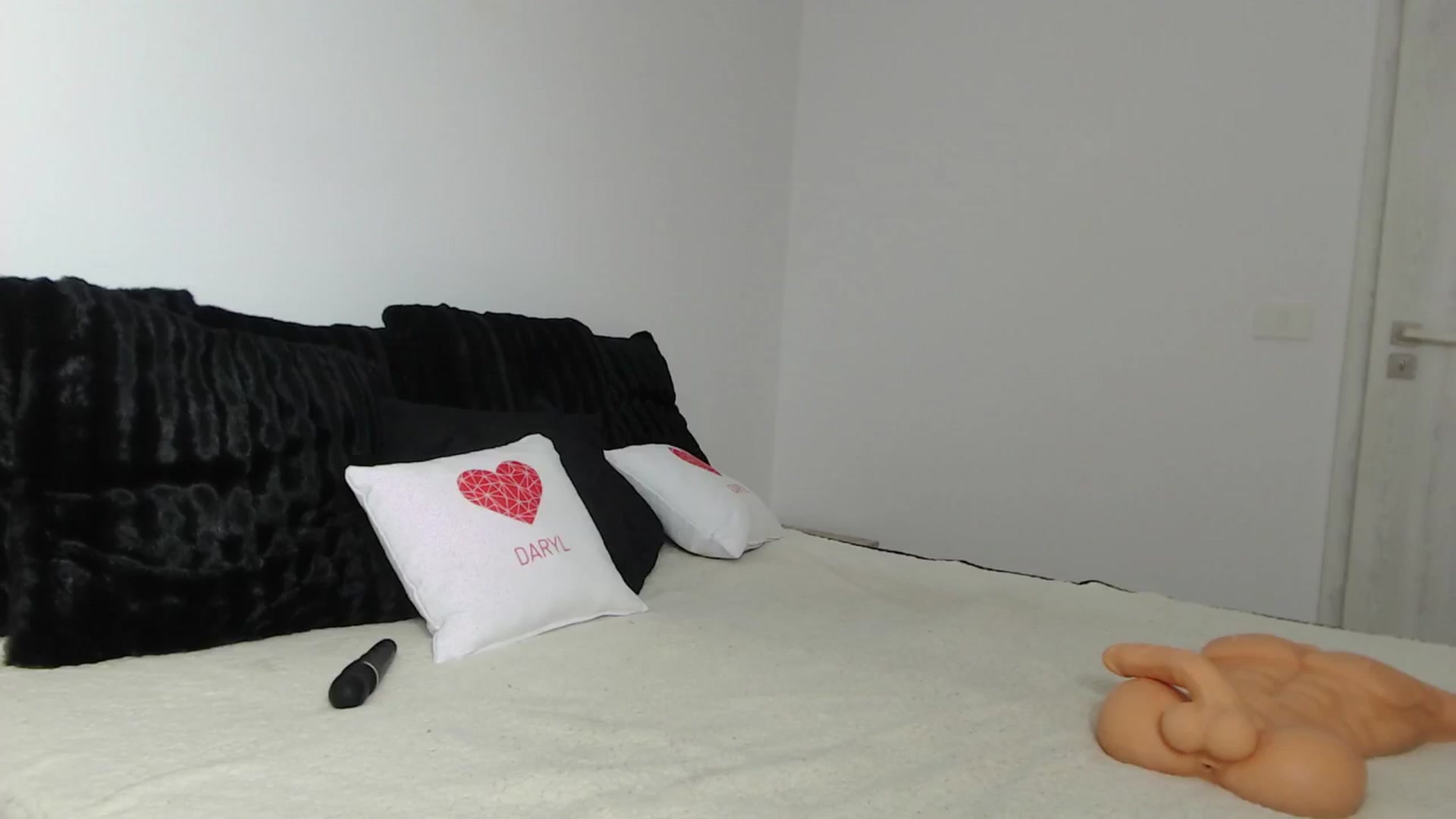 Gallery image thumbnail from PieceOfArtt's myfreecams stream on, 05/26/2024, 12:25 image 13 of 20