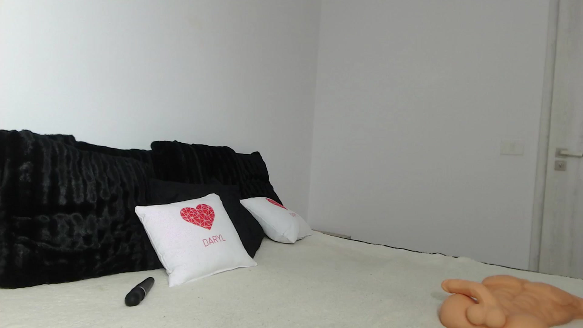 Gallery image thumbnail from PieceOfArtt's myfreecams stream on, 05/26/2024, 13:20 image 1 of 20