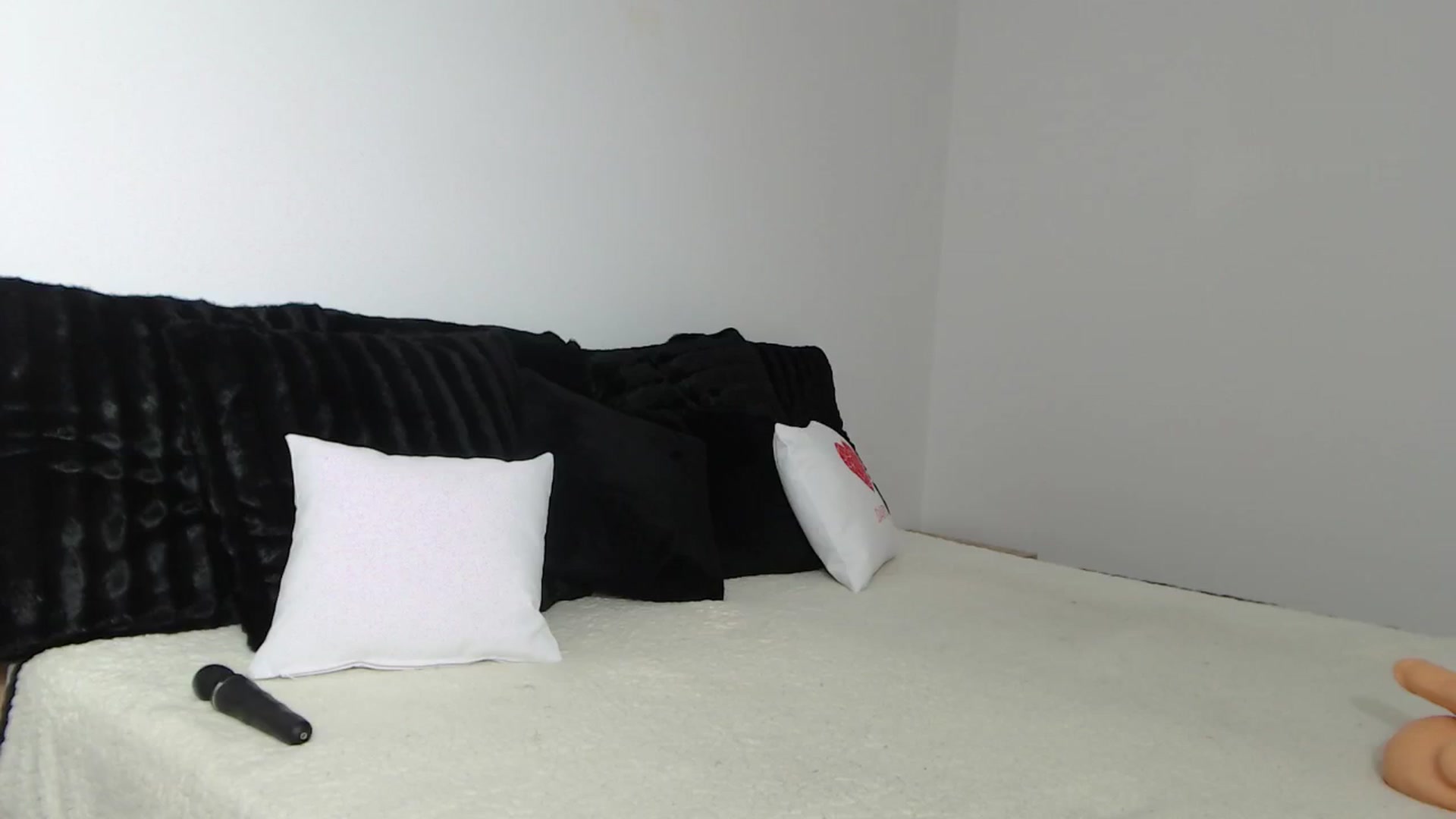 Gallery image thumbnail from PieceOfArtt's myfreecams stream on, 05/28/2024, 13:58 image 12 of 20