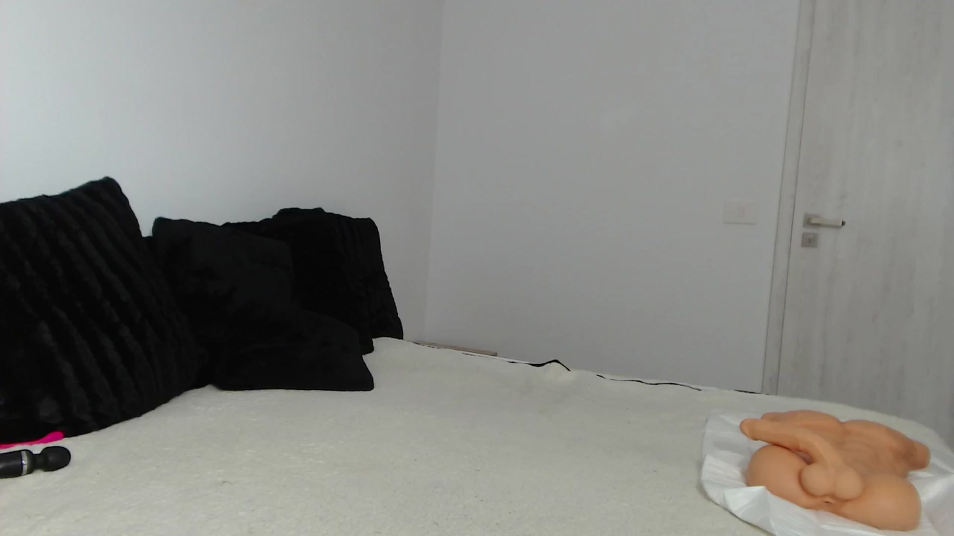 Gallery image thumbnail from PieceOfArtt's myfreecams stream on, 05/30/2024, 13:37 image 12 of 20