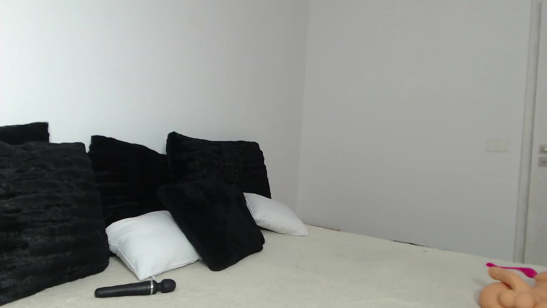 Gallery image thumbnail from PieceOfArtt's myfreecams stream on, 06/03/2024, 11:29 image 10 of 20