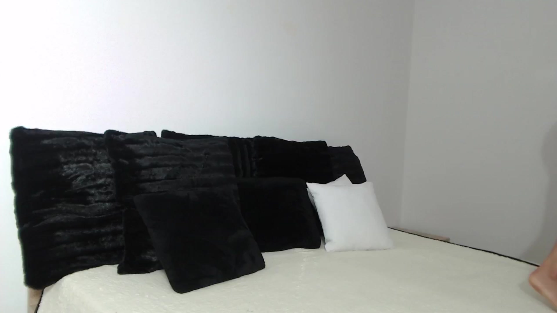 Gallery image thumbnail from PieceOfArtt's myfreecams stream on, 06/23/2024, 10:58 image 20 of 20
