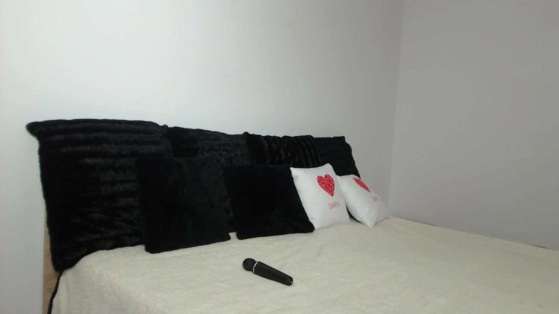 Gallery image thumbnail from PieceOfArtt's myfreecams stream on, 06/27/2024, 11:55 image 12 of 20