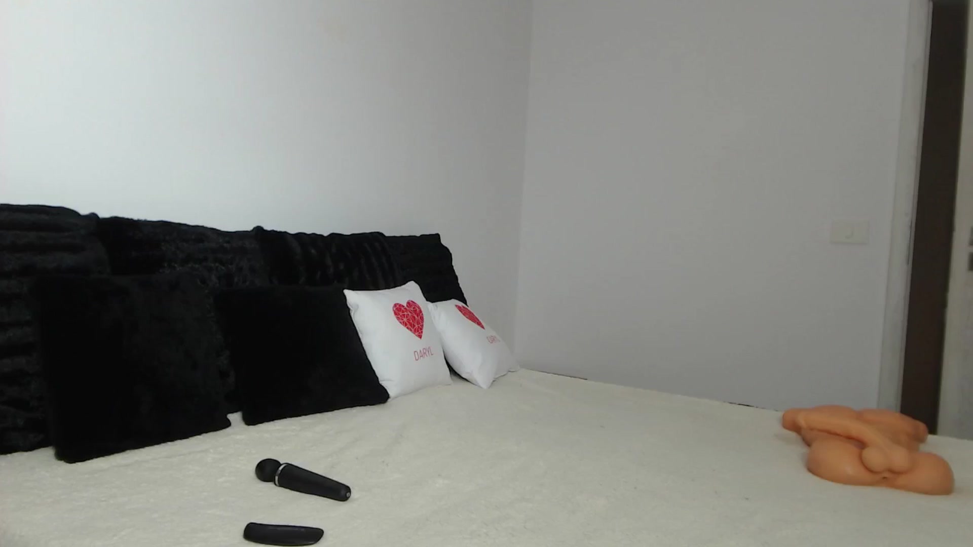 Gallery image thumbnail from PieceOfArtt's myfreecams stream on, 06/27/2024, 11:55 image 13 of 20