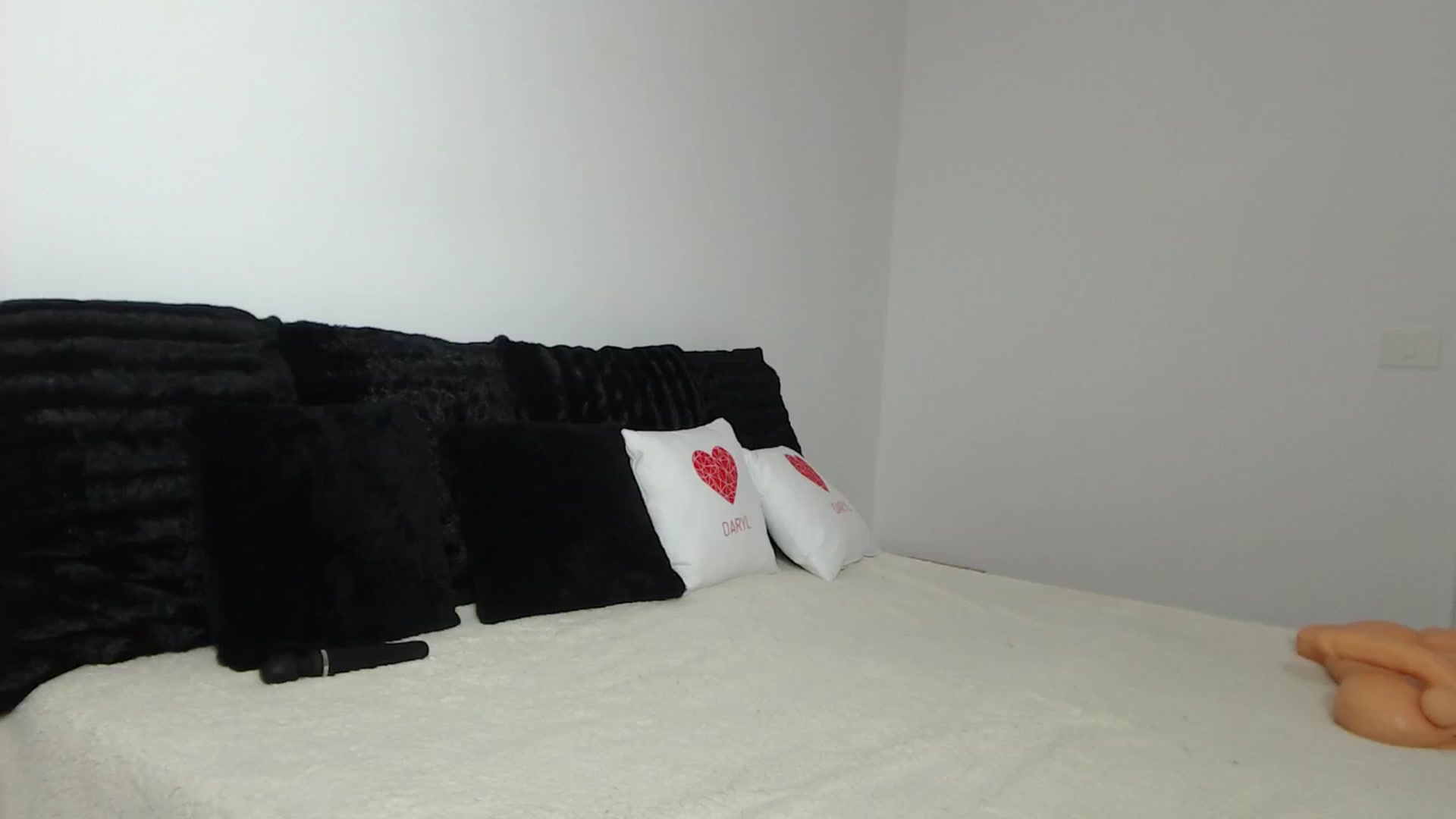 Gallery image thumbnail from PieceOfArtt's myfreecams stream on, 06/27/2024, 11:55 image 6 of 20