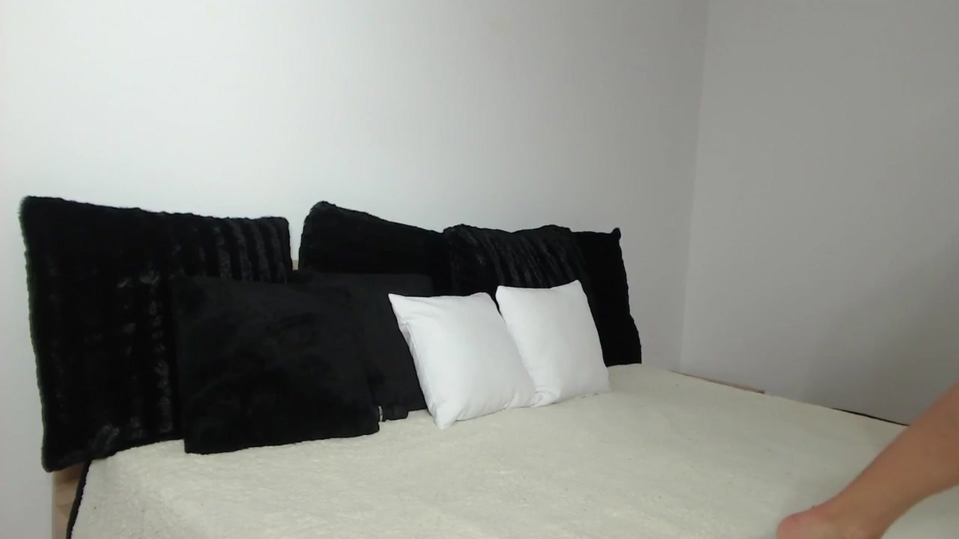 Gallery image thumbnail from PieceOfArtt's myfreecams stream on, 06/29/2024, 13:16 image 8 of 20