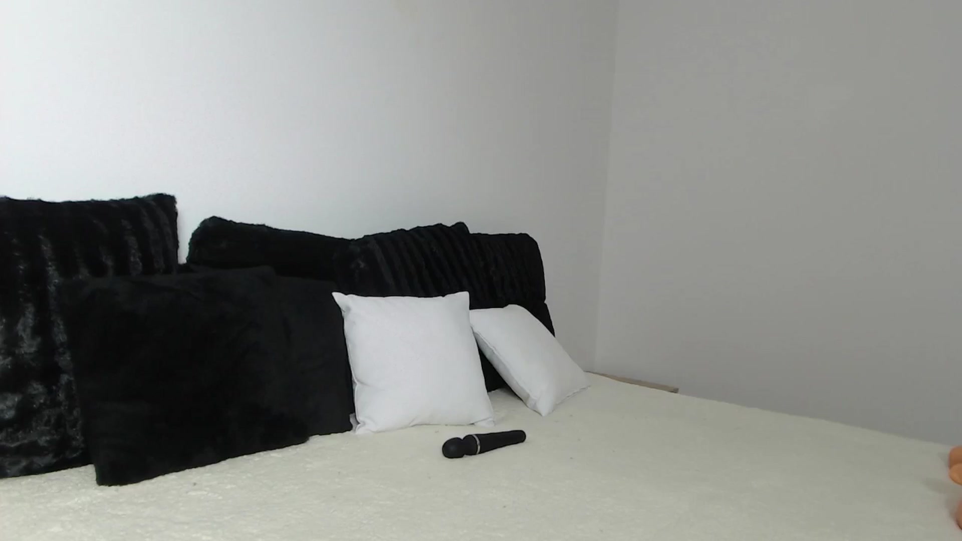 Gallery image thumbnail from PieceOfArtt's myfreecams stream on, 06/30/2024, 14:34 image 17 of 20