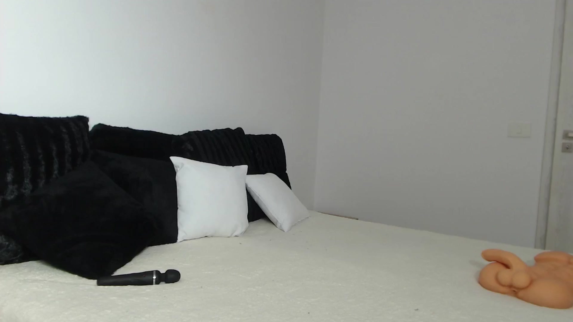 Gallery image thumbnail from PieceOfArtt's myfreecams stream on, 06/30/2024, 14:34 image 3 of 20