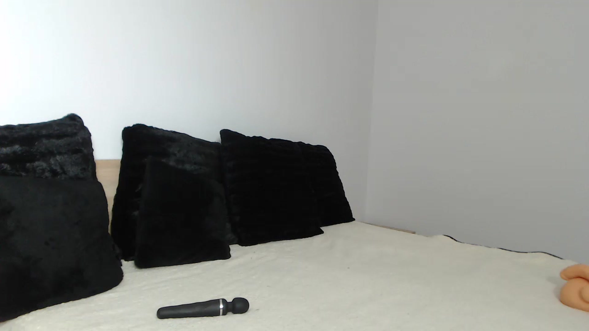 Gallery image thumbnail from PieceOfArtt's myfreecams stream on, 07/11/2024, 12:28 image 9 of 20