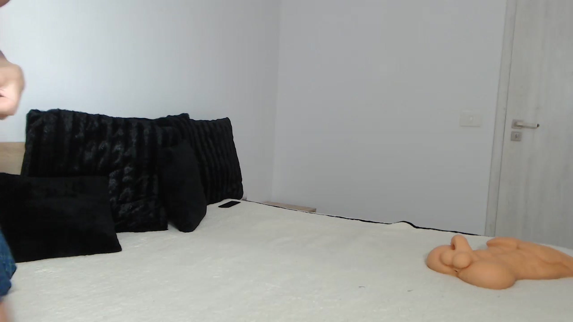 Gallery image thumbnail from PieceOfArtt's myfreecams stream on, 07/24/2024, 14:49 image 16 of 20