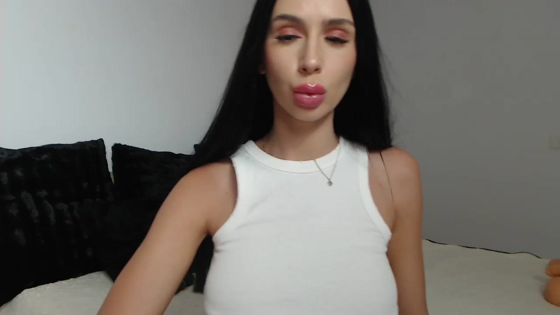 Gallery image thumbnail from PieceOfArtt's myfreecams stream on, 08/01/2024, 14:05 image 19 of 20