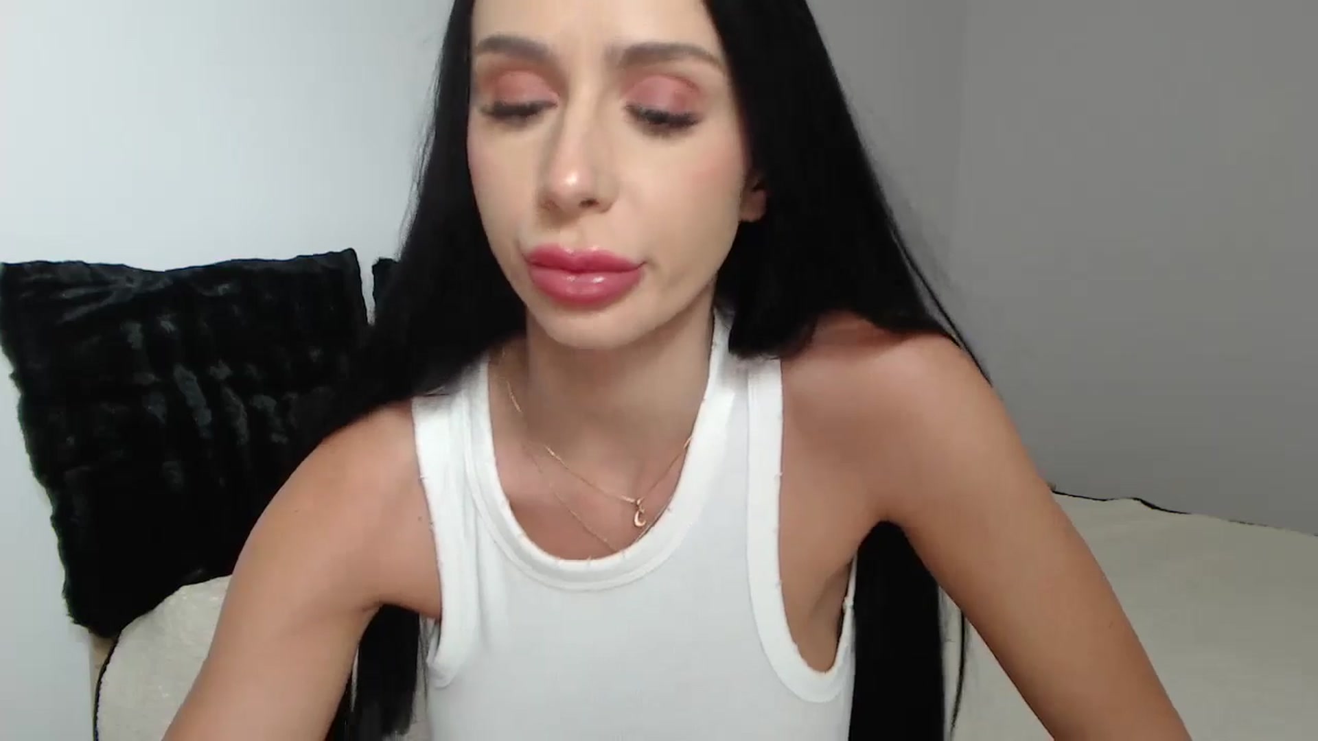 Gallery image thumbnail from PieceOfArtt's myfreecams stream on, 08/01/2024, 14:05 image 4 of 20
